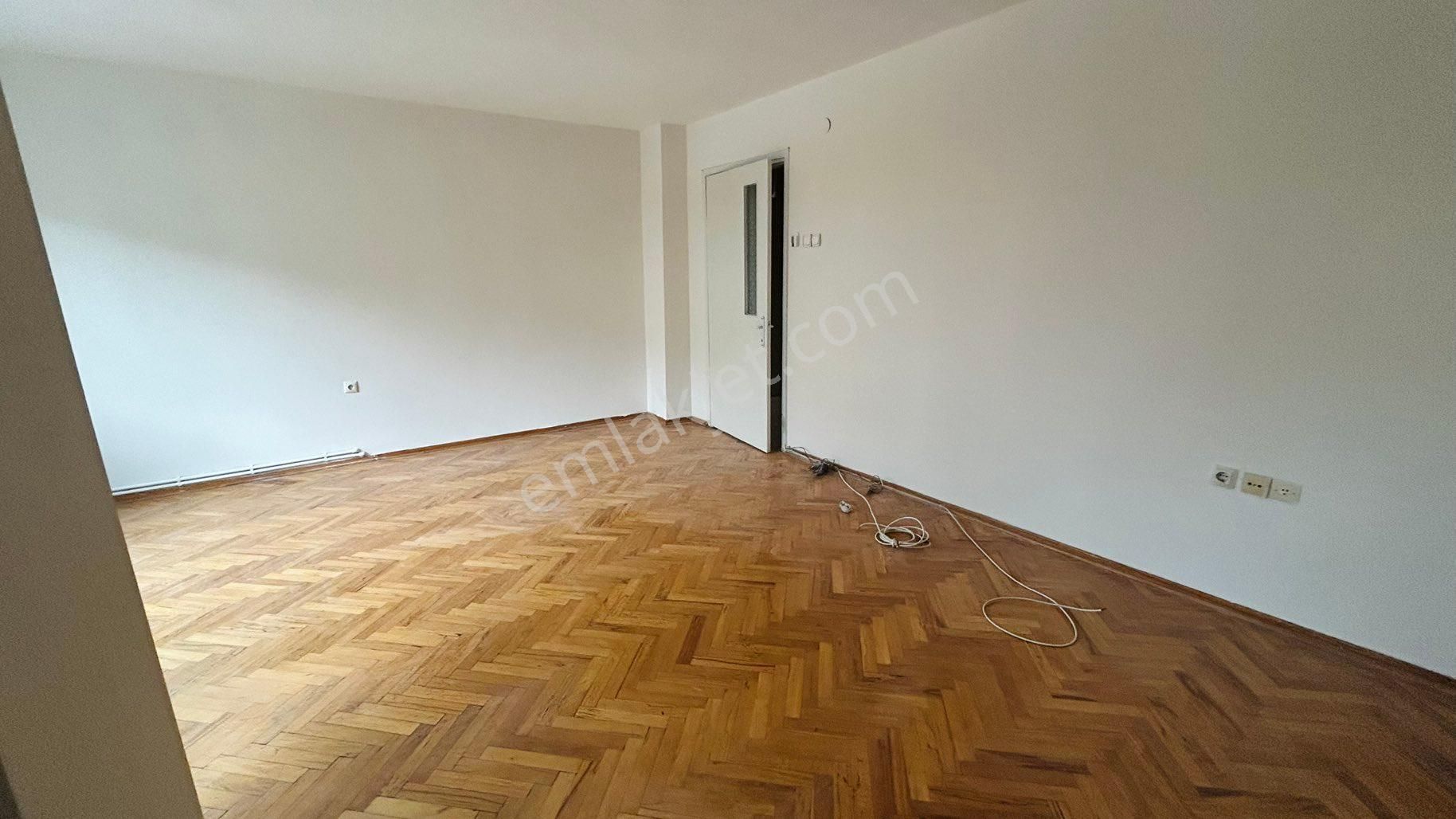 Bostanlı Şehitler Bulvarı’nda Kiralık 3+1 Asansörlü Boyalı Daire - Görsel 10