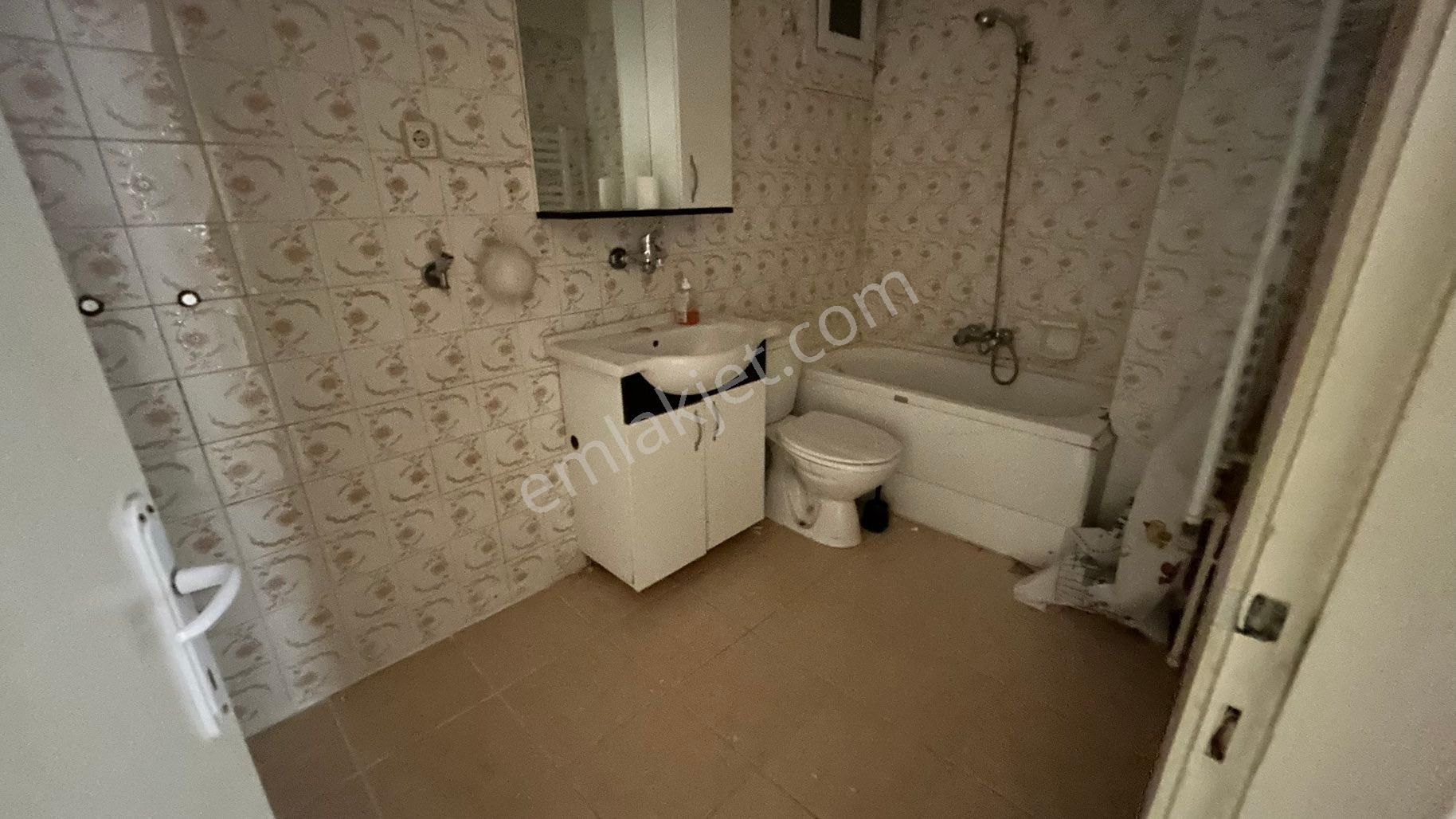 Bostanlı Şehitler Bulvarı’nda Kiralık 3+1 Asansörlü Boyalı Daire - Görsel 23