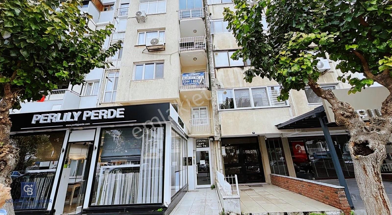 Bostanlı Şehitler Bulvarı’nda Kiralık 3+1 Asansörlü Boyalı Daire