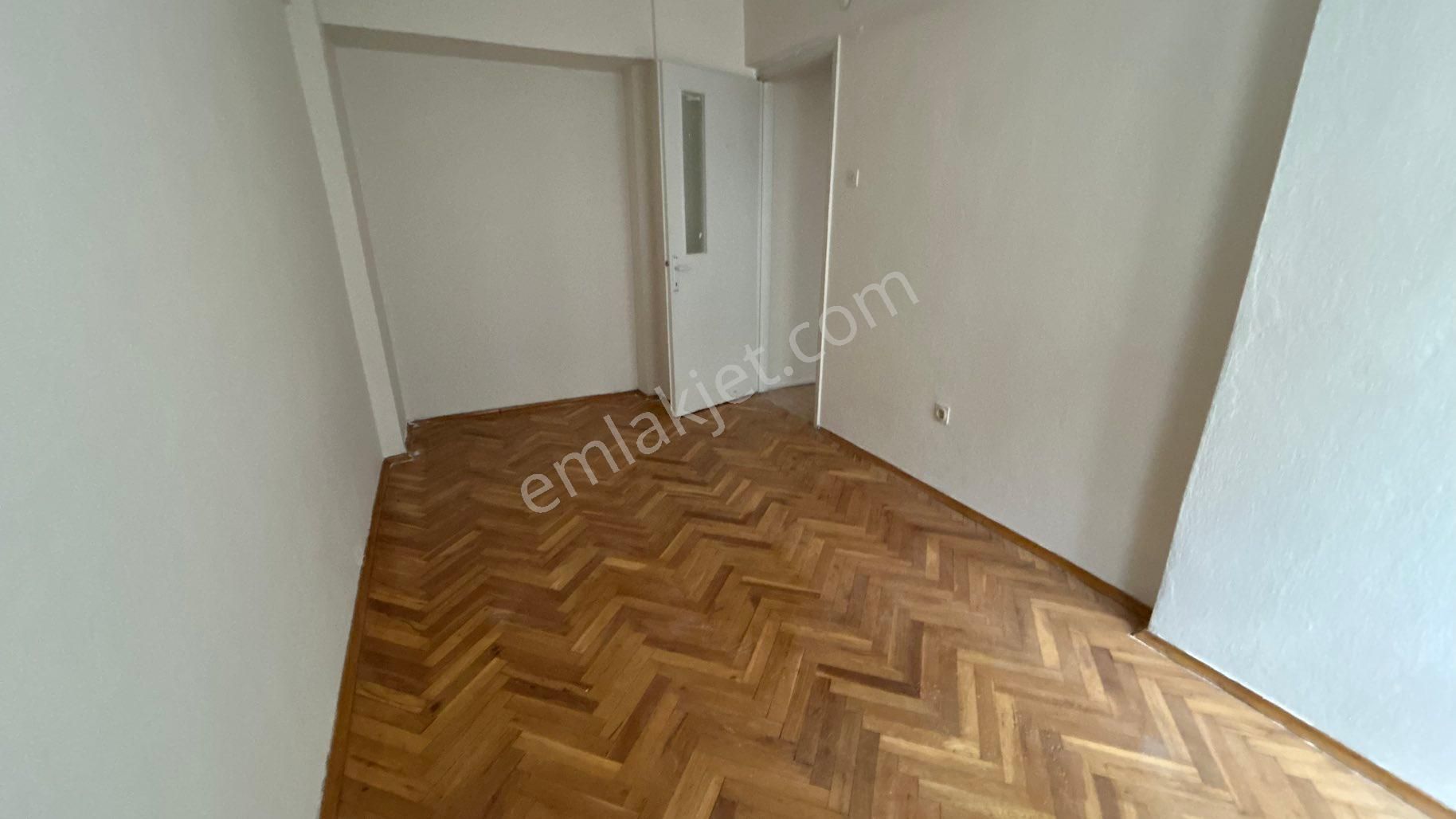 Bostanlı Şehitler Bulvarı’nda Kiralık 3+1 Asansörlü Boyalı Daire - Görsel 13