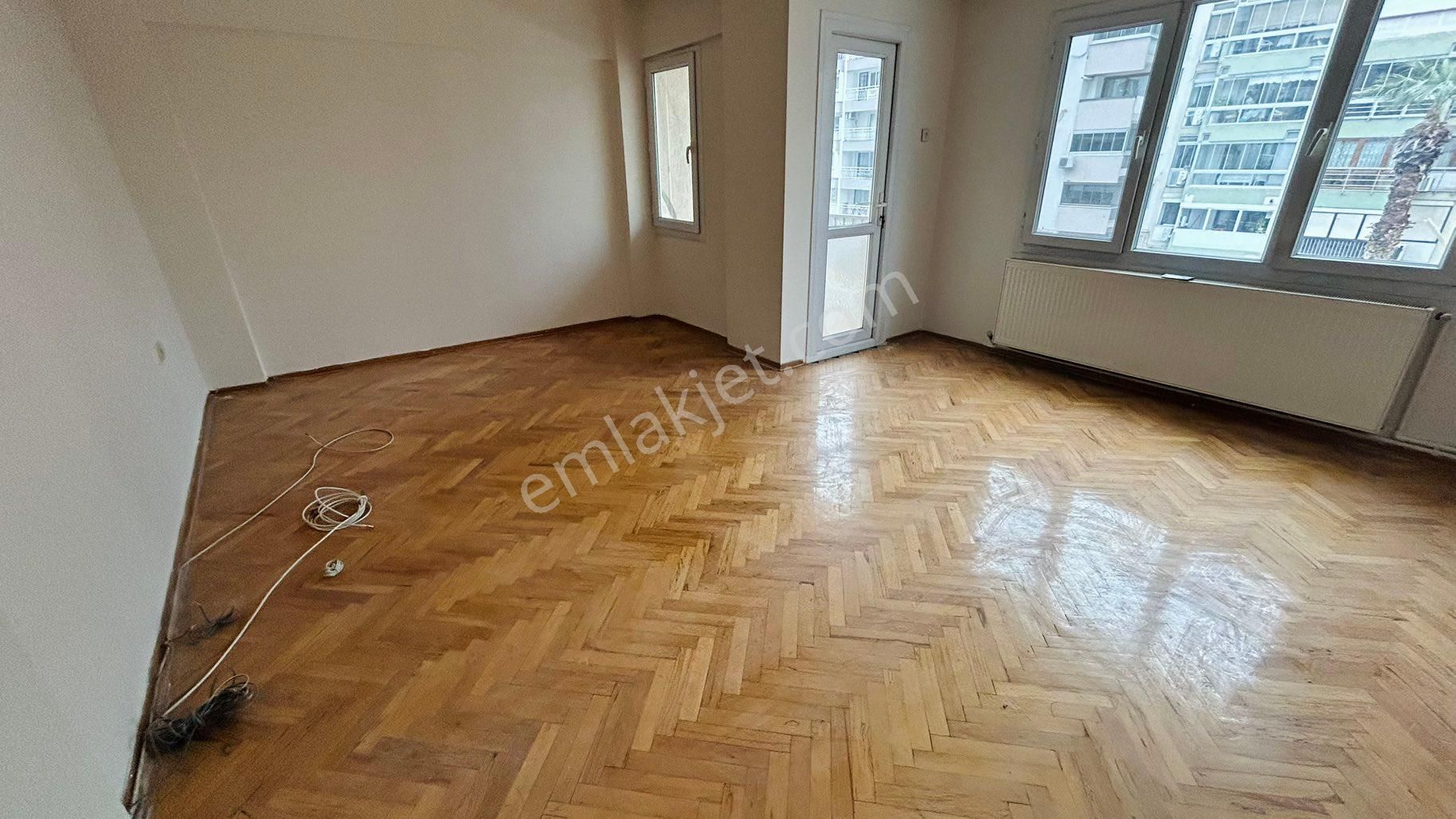 Bostanlı Şehitler Bulvarı’nda Kiralık 3+1 Asansörlü Boyalı Daire - Görsel 8