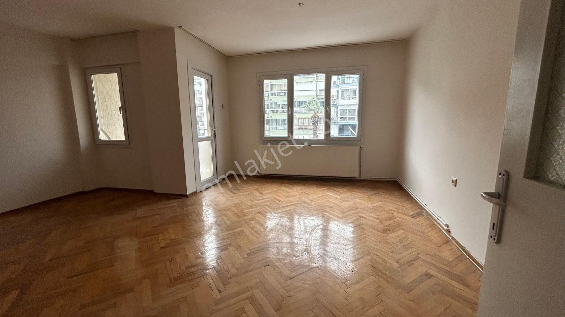 Bostanlı Şehitler Bulvarı’nda Kiralık 3+1 Asansörlü Boyalı Daire - Görsel 9