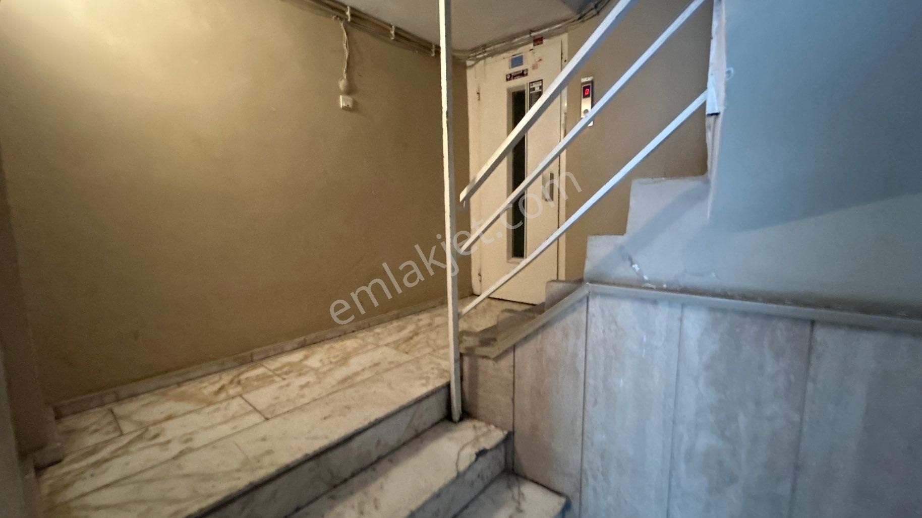 Bostanlı Şehitler Bulvarı’nda Kiralık 3+1 Asansörlü Boyalı Daire - Görsel 25