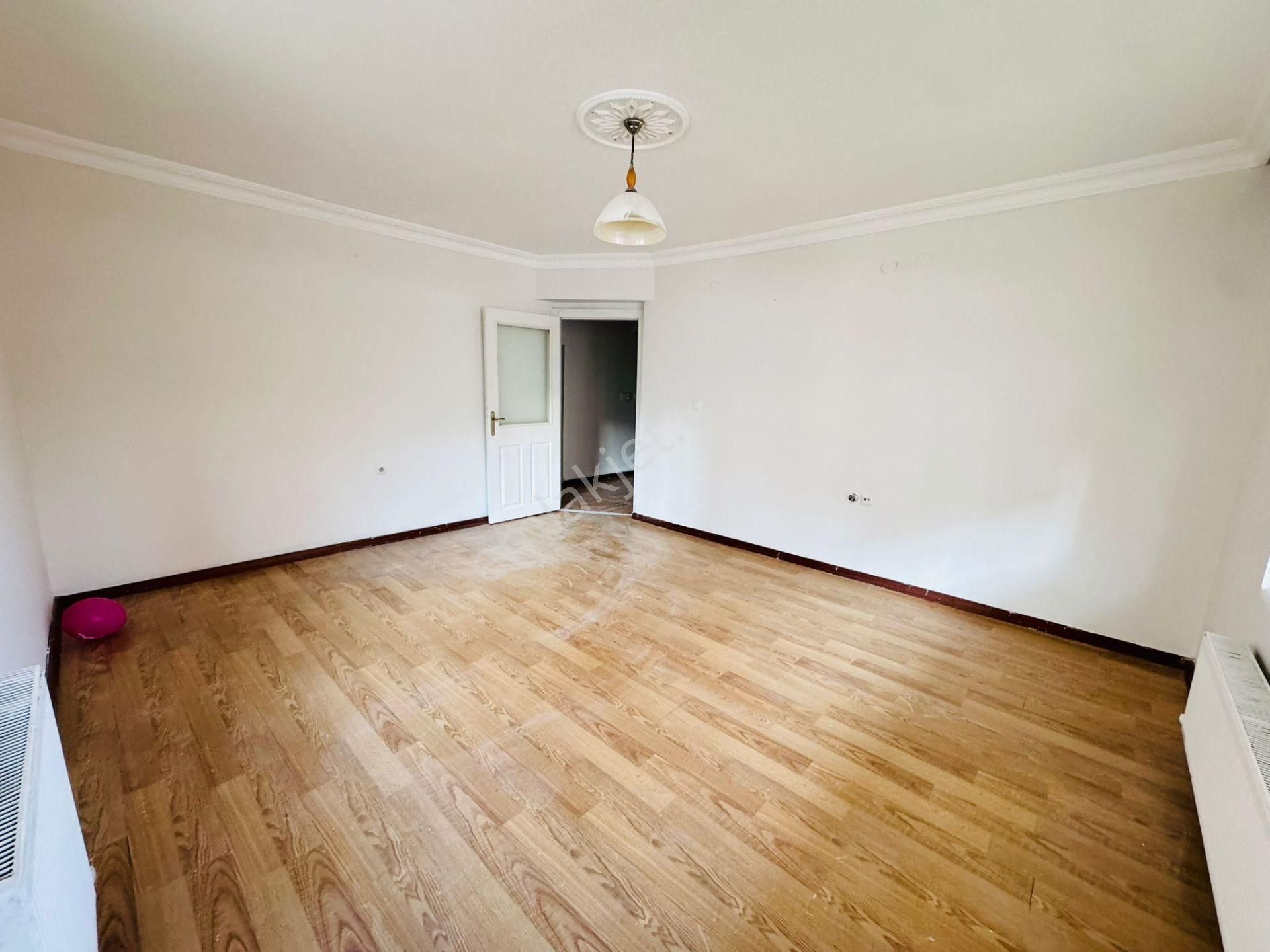 Beşikkaya Mahallesinde Merkezi Konumda 3+1 Kiralık Yüksek Giriş !! - Görsel 3