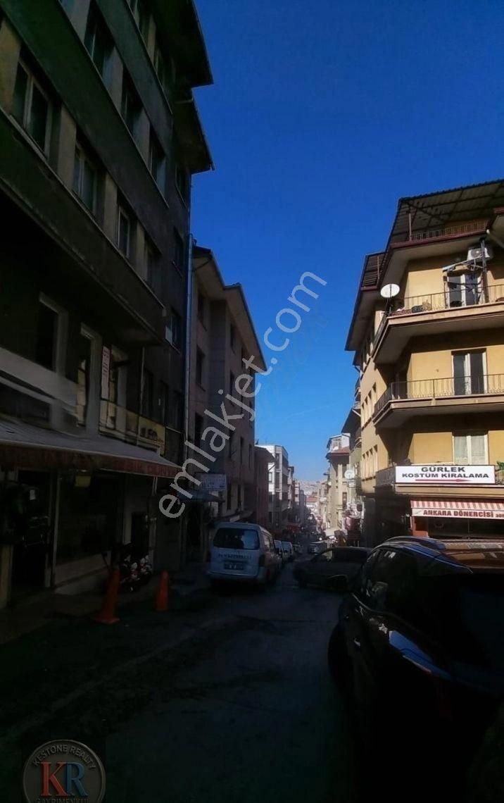 Ulus Konya Sokak Üzerinde Satılık 3 Katlı Bina