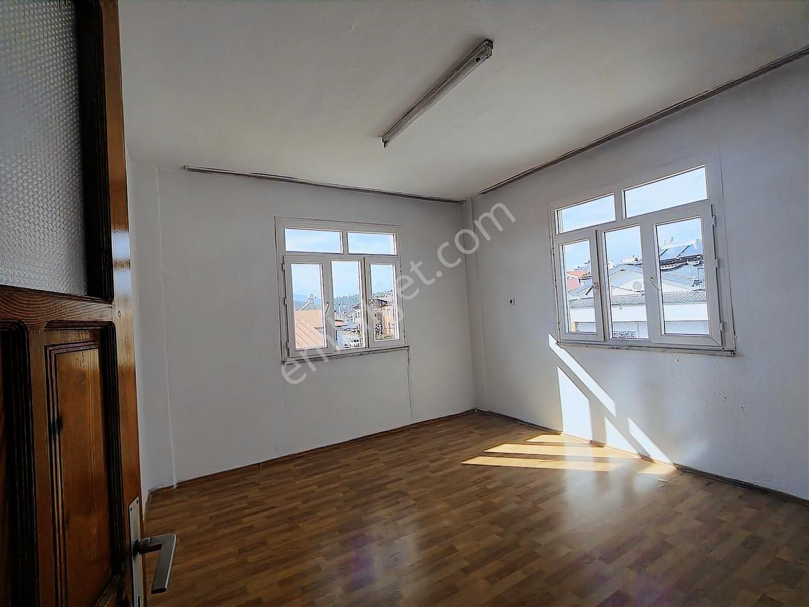 Uğur'dan Seydikemer Merkezde 3+1 Ayrı Mutfaklı Kiralık Daire - Görsel 4