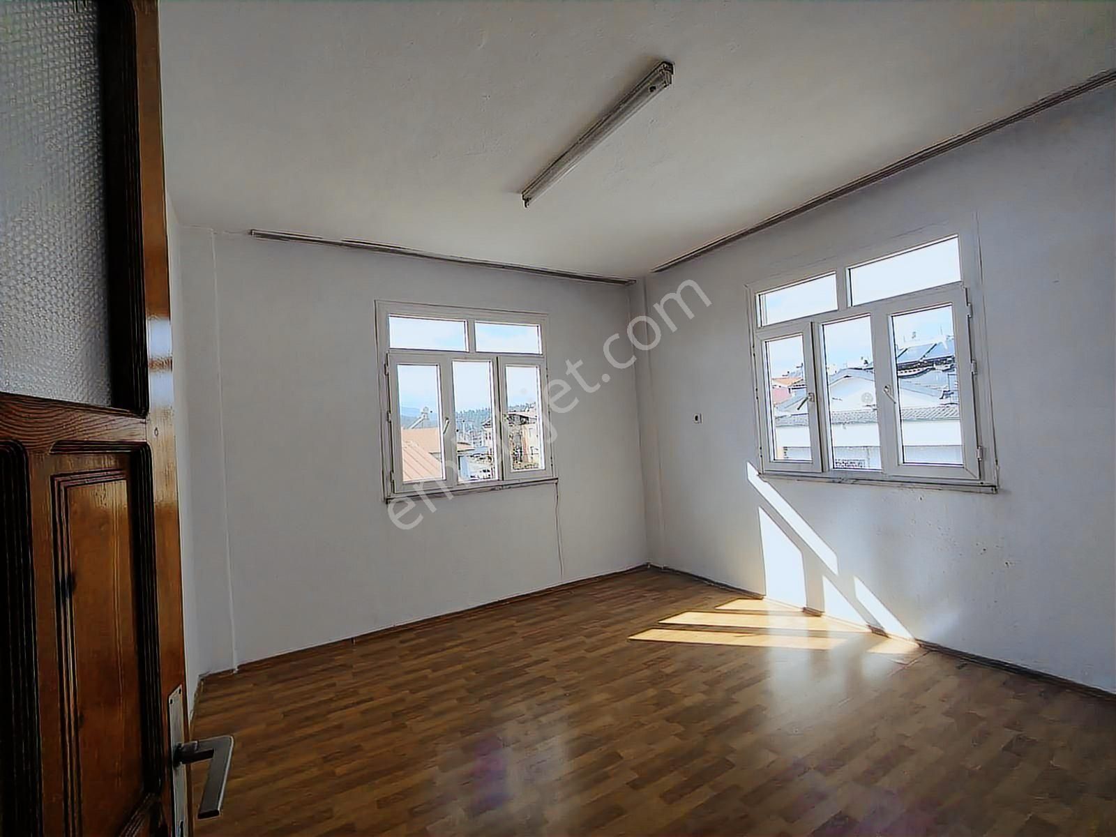 Uğur'dan Seydikemer Merkezde 3+1 Ayrı Mutfaklı Kiralık Daire - Görsel 5