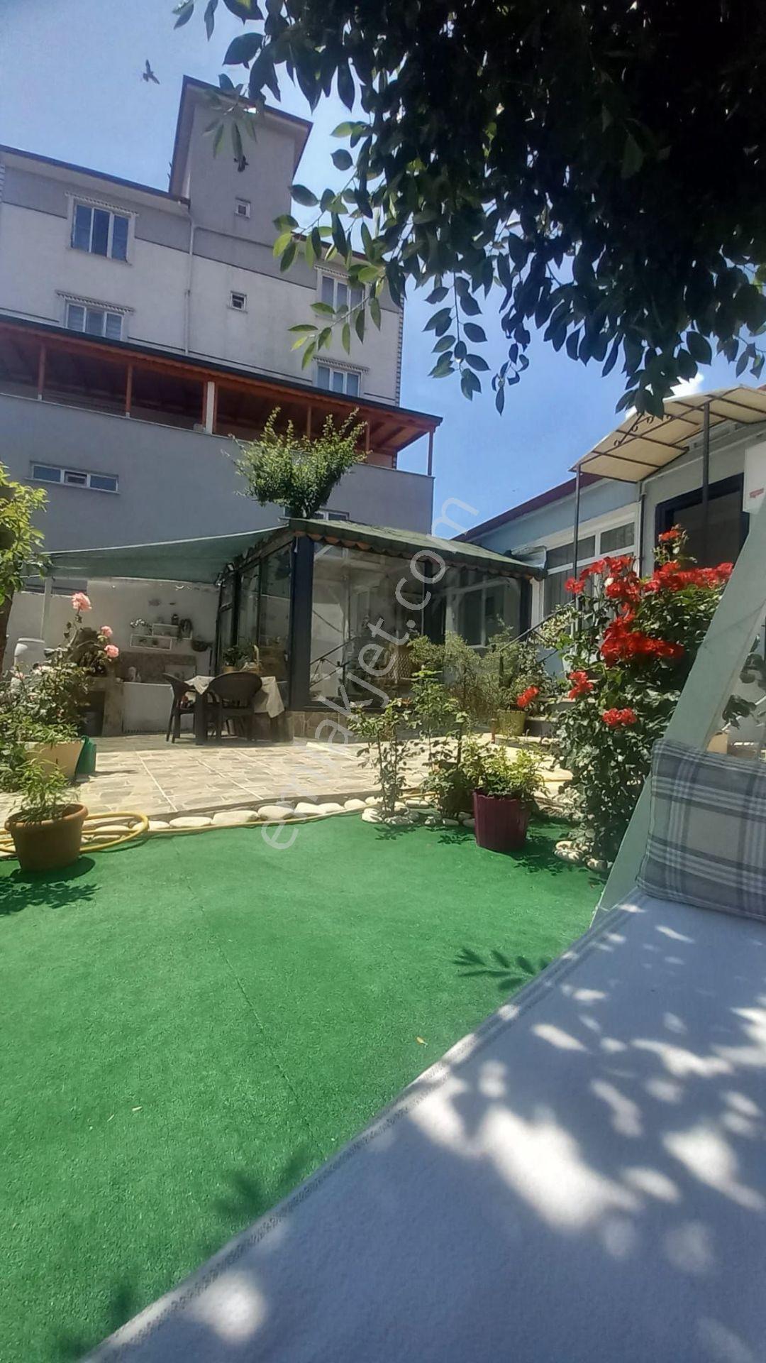 Şehrin Kalbinde Verandalı Bahçeli Müstakil Ev - Görsel 4
