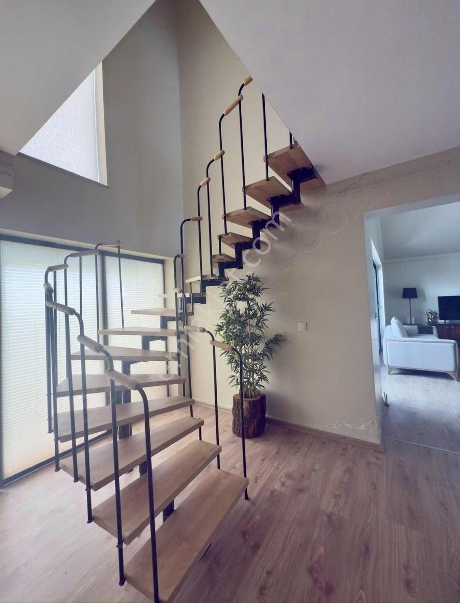 Pogadan Koru Beynamda Şerefiyeli Konumda Eşyalı 3+1 Villa - Görsel 7