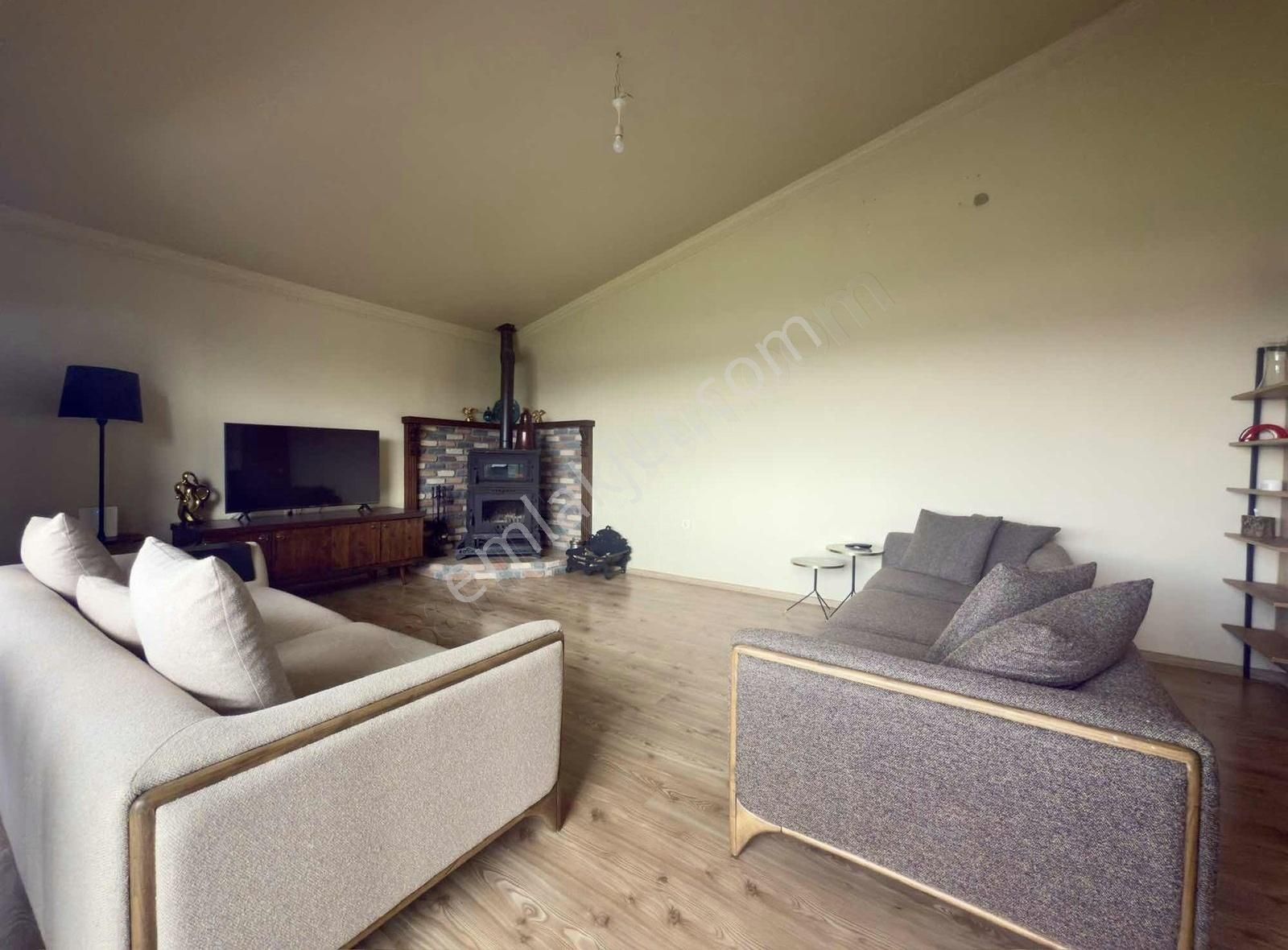 Pogadan Koru Beynamda Şerefiyeli Konumda Eşyalı 3+1 Villa - Görsel 28