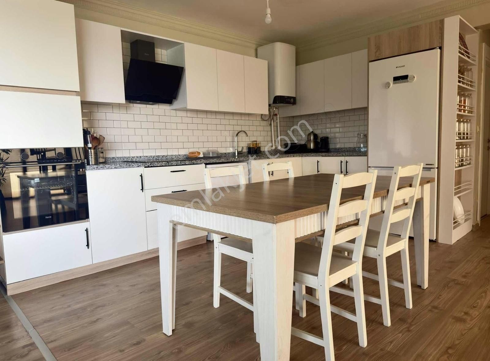 Pogadan Koru Beynamda Şerefiyeli Konumda Eşyalı 3+1 Villa - Görsel 31