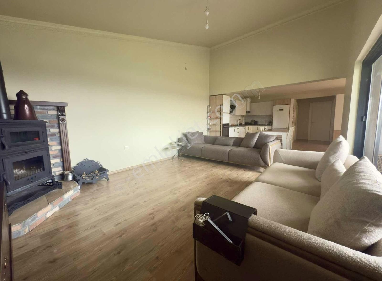 Pogadan Koru Beynamda Şerefiyeli Konumda Eşyalı 3+1 Villa - Görsel 12