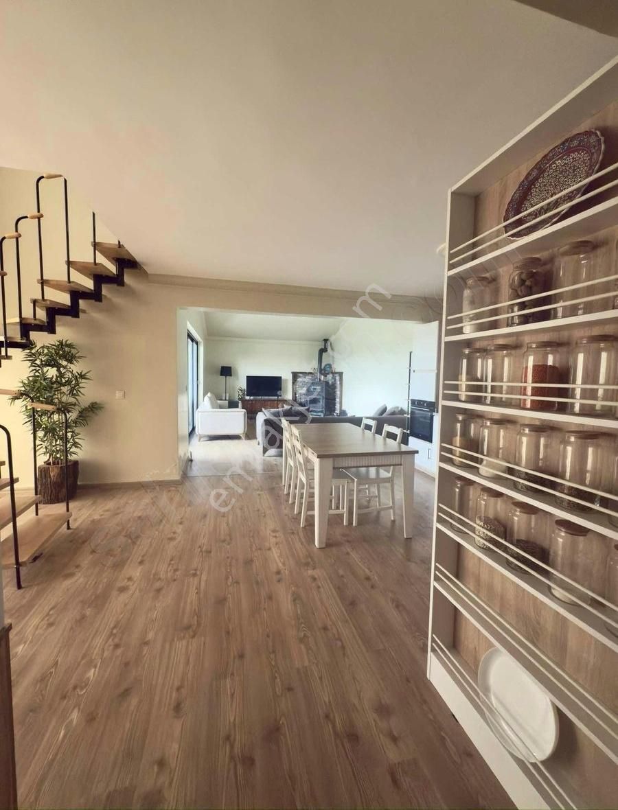 Pogadan Koru Beynamda Şerefiyeli Konumda Eşyalı 3+1 Villa - Görsel 24