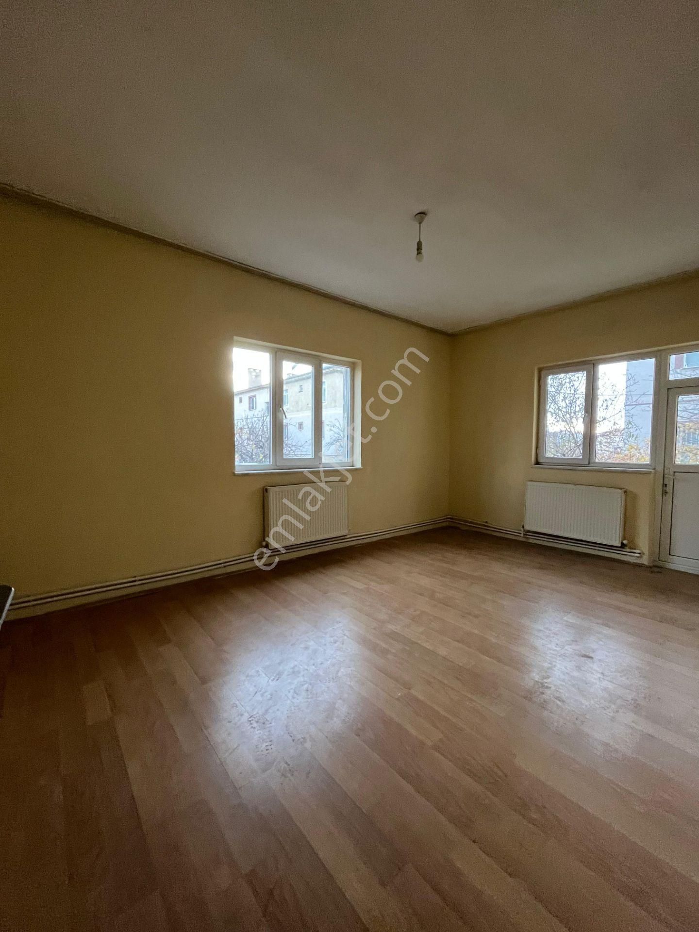 Öz Gaye Emlaktan Develi Hasan Şahan Mahallesi Arı Koop. Satılık Daire