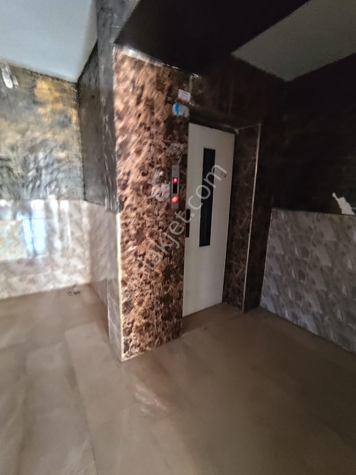 Ayyıldız Emlaktan 75 M2 2+1 Eşyalı Kiracılı Çift Cepheli Ara Kat Ada Yapı - Görsel 3