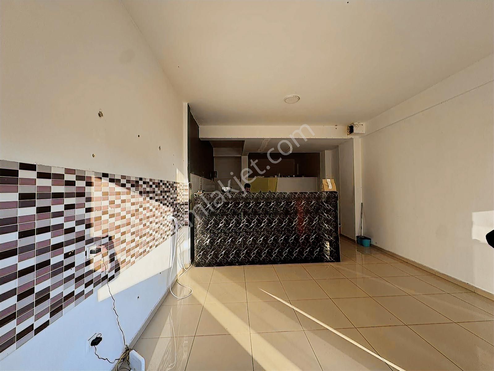 Karşıyaka Örnekköy'de Yatırımlık Cadde Üzeri 70m2 Bacalı Dükkan - Görsel 23