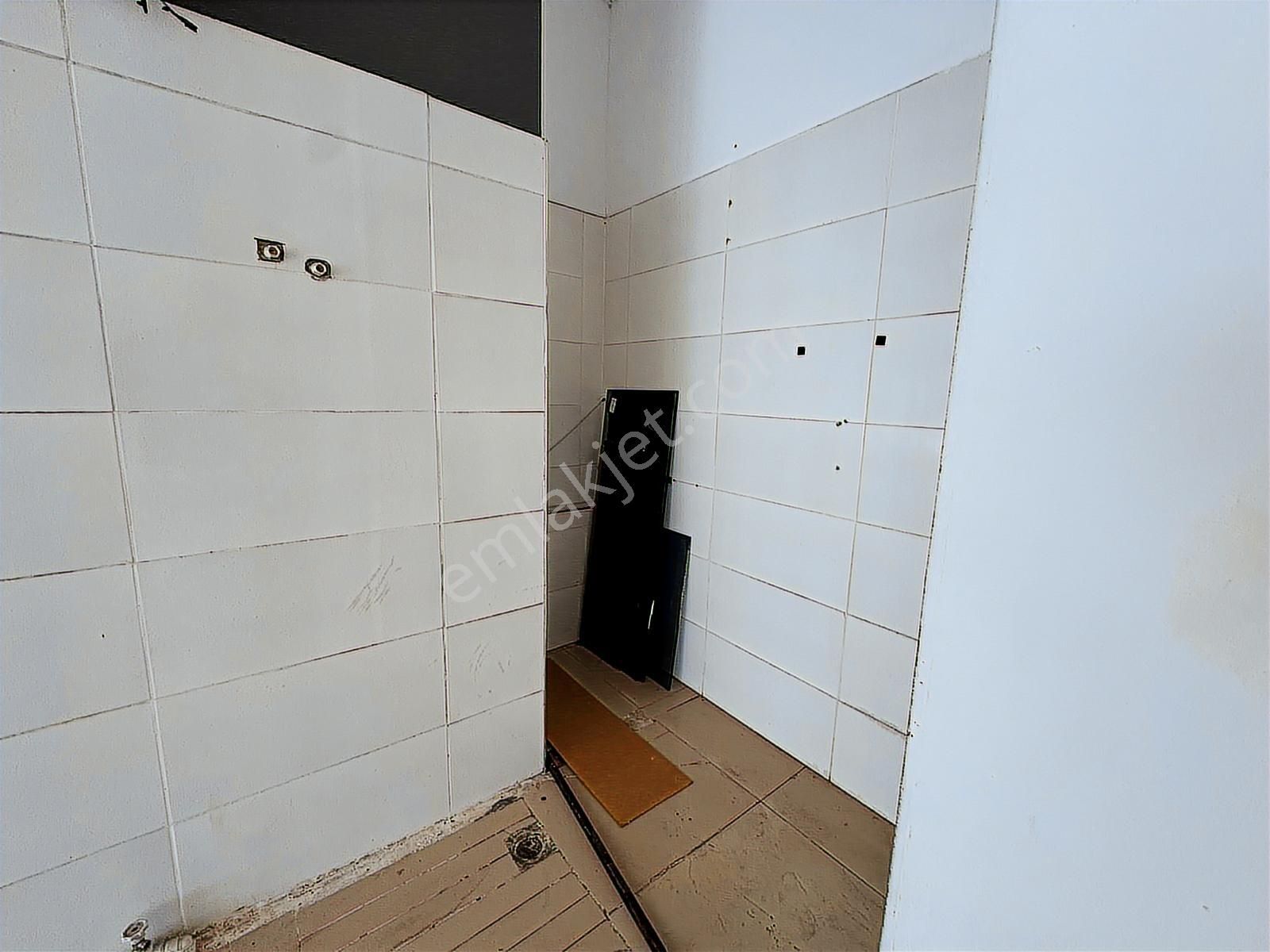 Karşıyaka Örnekköy'de Yatırımlık Cadde Üzeri 70m2 Bacalı Dükkan - Görsel 28