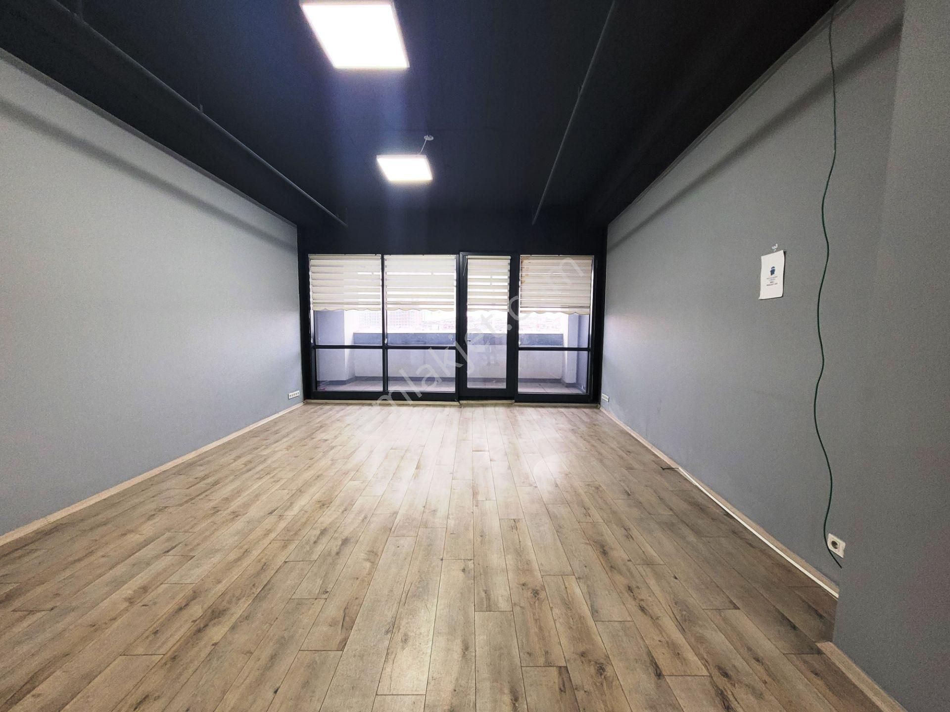 Bayrampaşa Axis'te Satılık Balkonlu Ofis - Görsel 6