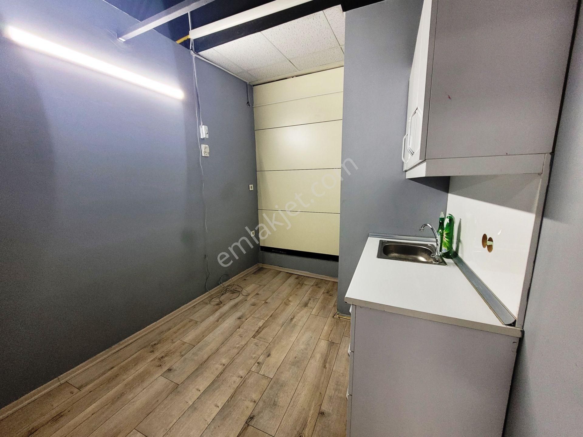 Bayrampaşa Axis'te Satılık Balkonlu Ofis - Görsel 12