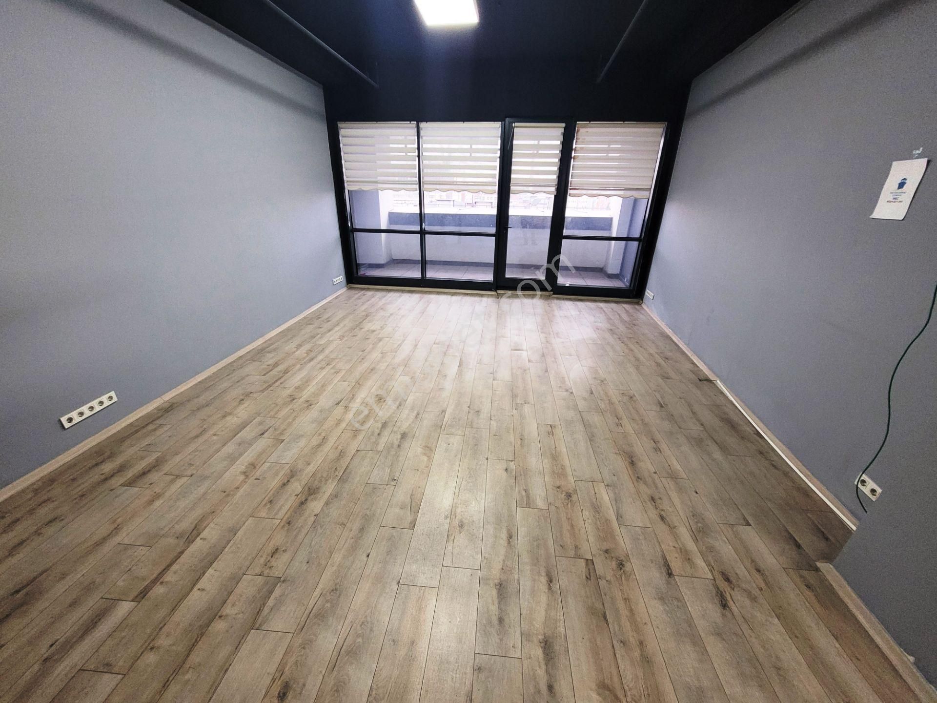 Bayrampaşa Axis'te Satılık Balkonlu Ofis - Görsel 9