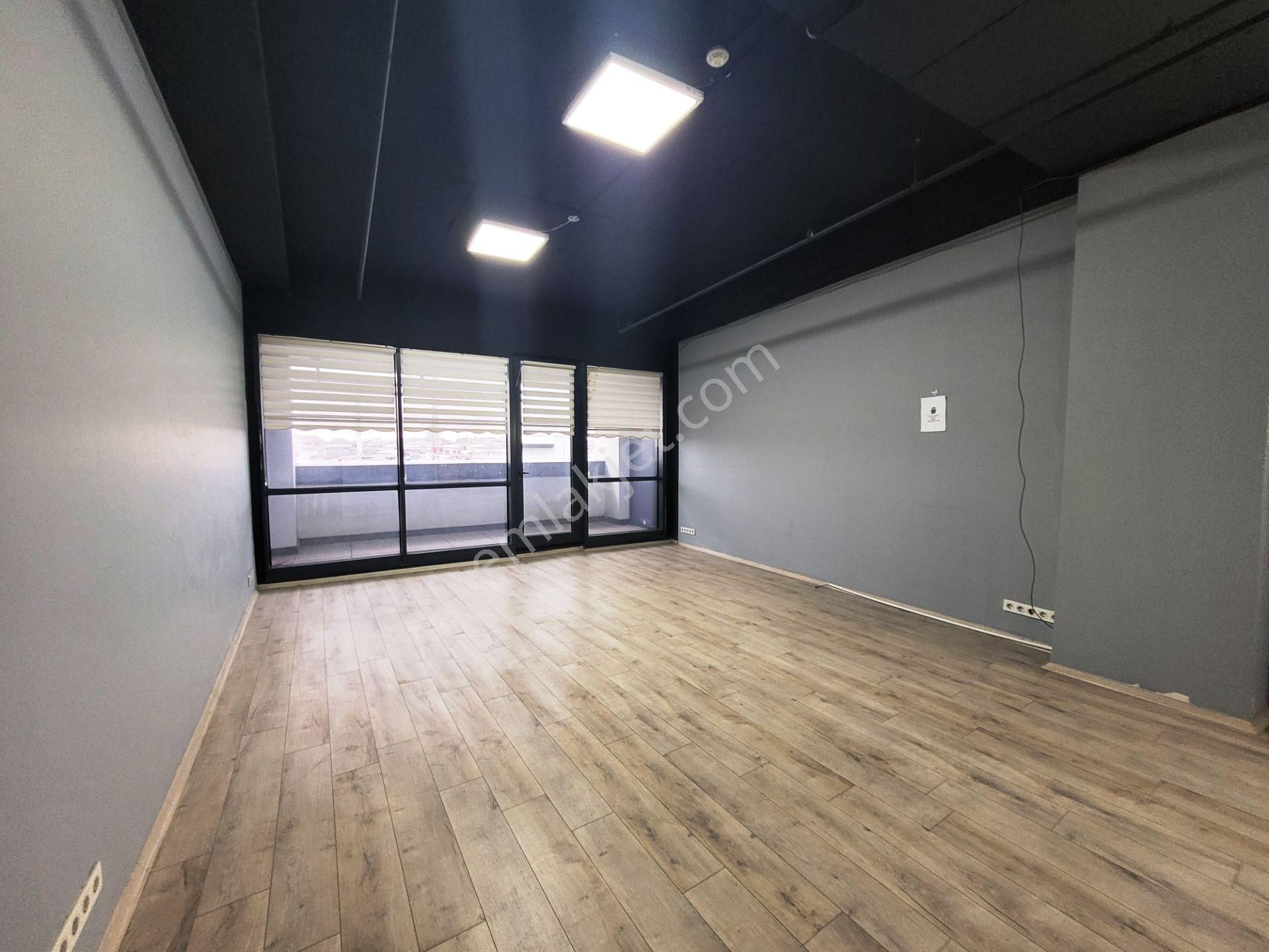 Bayrampaşa Axis'te Satılık Balkonlu Ofis - Görsel 7