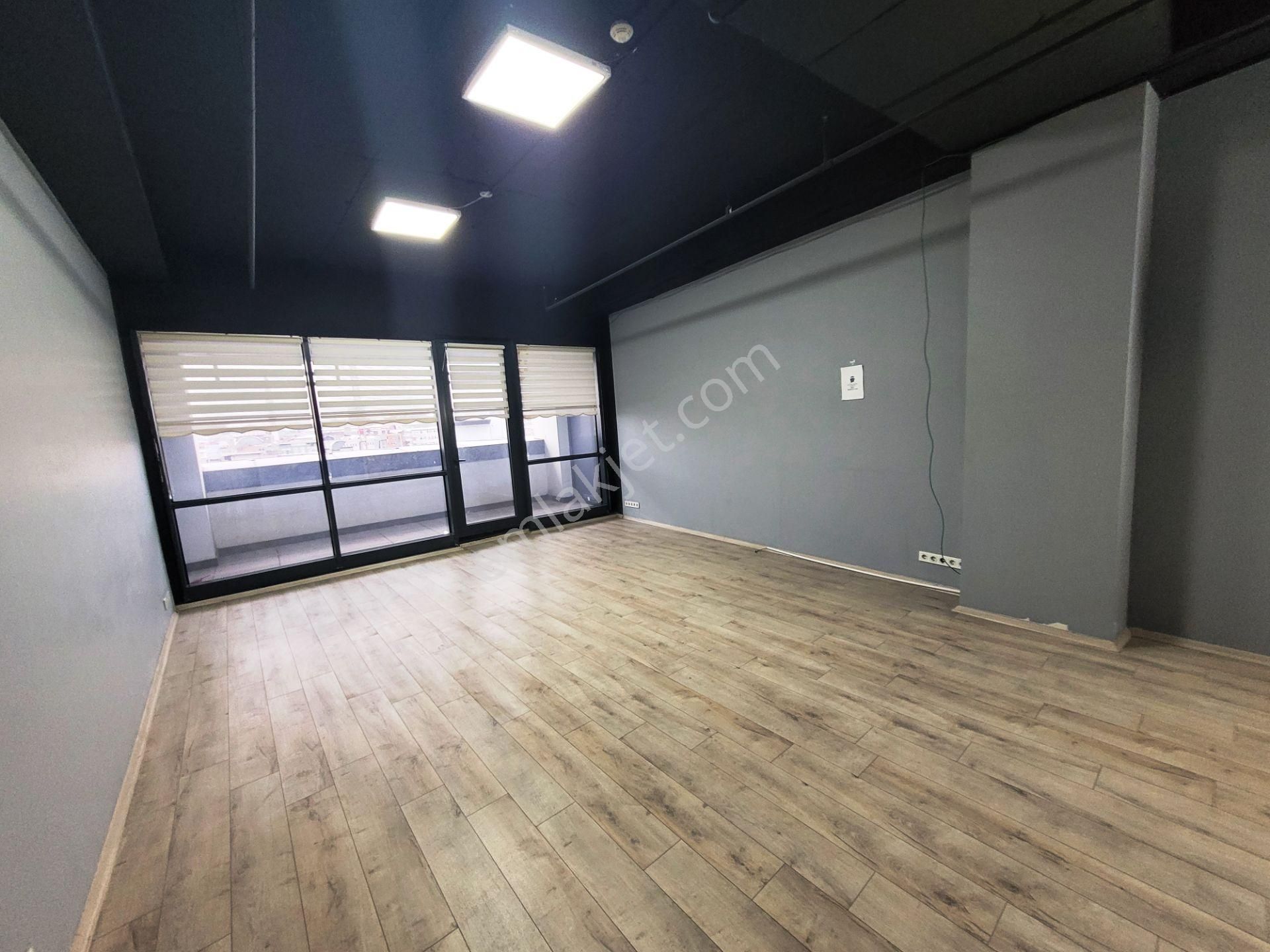 Bayrampaşa Axis'te Satılık Balkonlu Ofis - Görsel 8