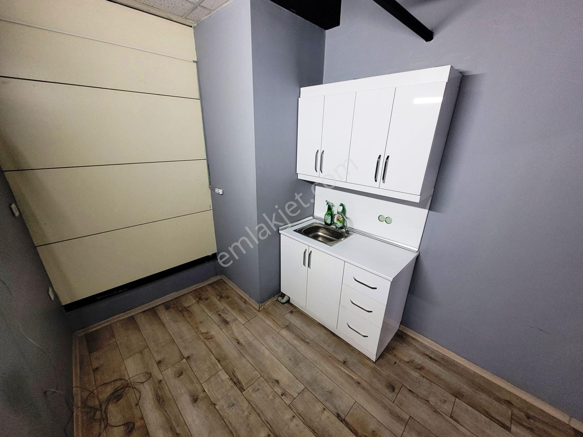 Bayrampaşa Axis'te Satılık Balkonlu Ofis - Görsel 13