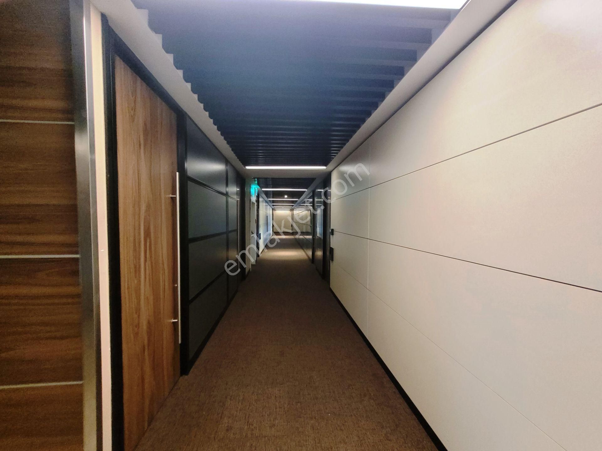 Bayrampaşa Axis'te Satılık Balkonlu Ofis - Görsel 4