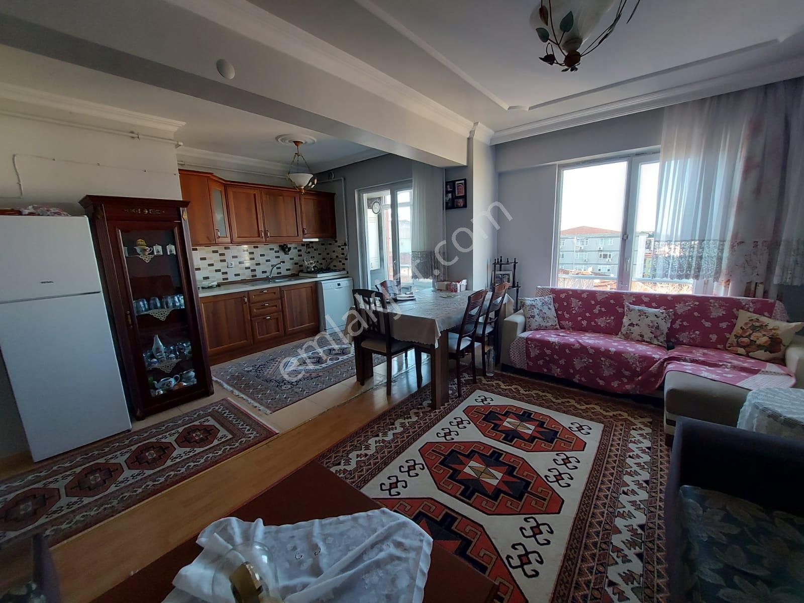 Çorlu Cumhuriyet Meydanına 150 Metre Mesafede 2+1 Amerikan Mutfaklı 70 M2 15 Yıllık Satılık Daire..