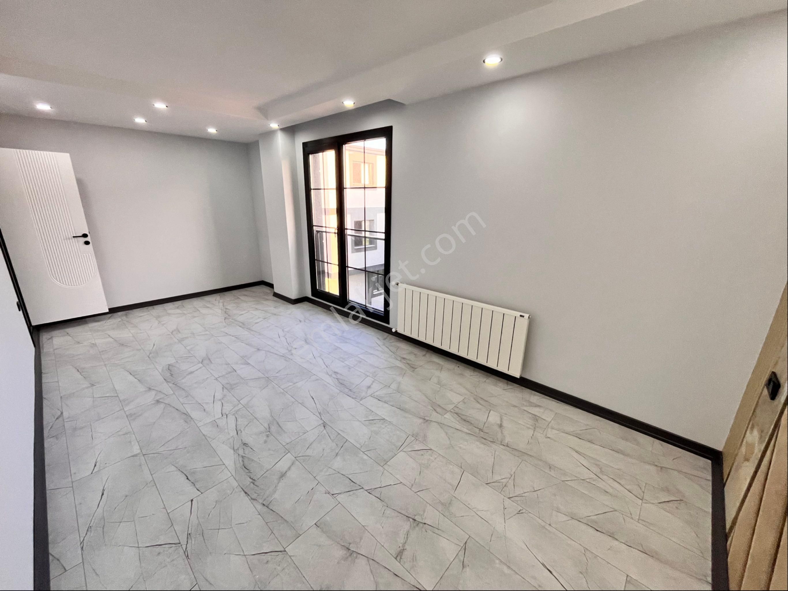 Asfalt Yola Cephe Müstakil Villa İskanlı - Görsel 2