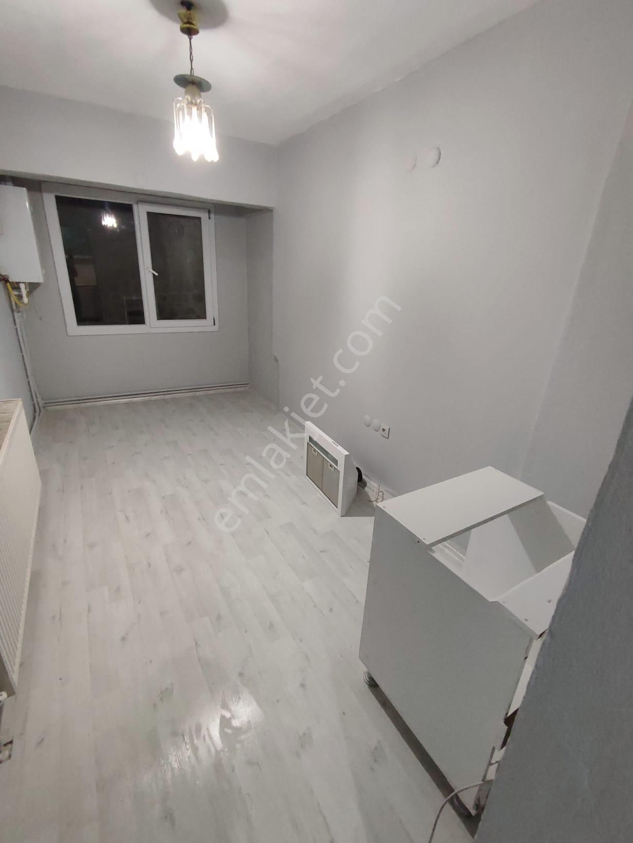 Bayraklı 75. Yıl Mh Site İçi 1+1 Kiralık Daire