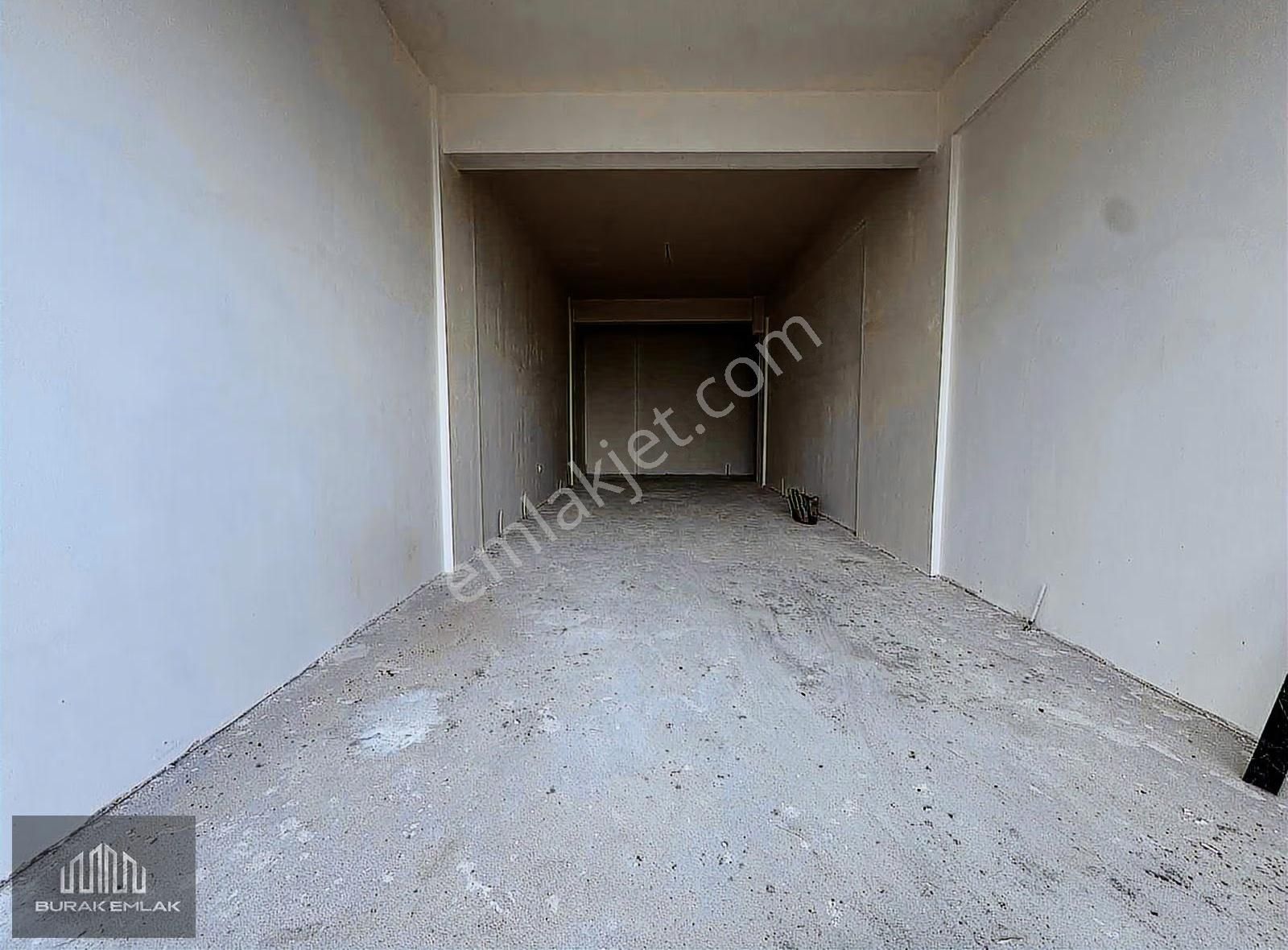 Burak'tan Beylerbeyi Caddesinde 70m2 Kiralık Dükkan