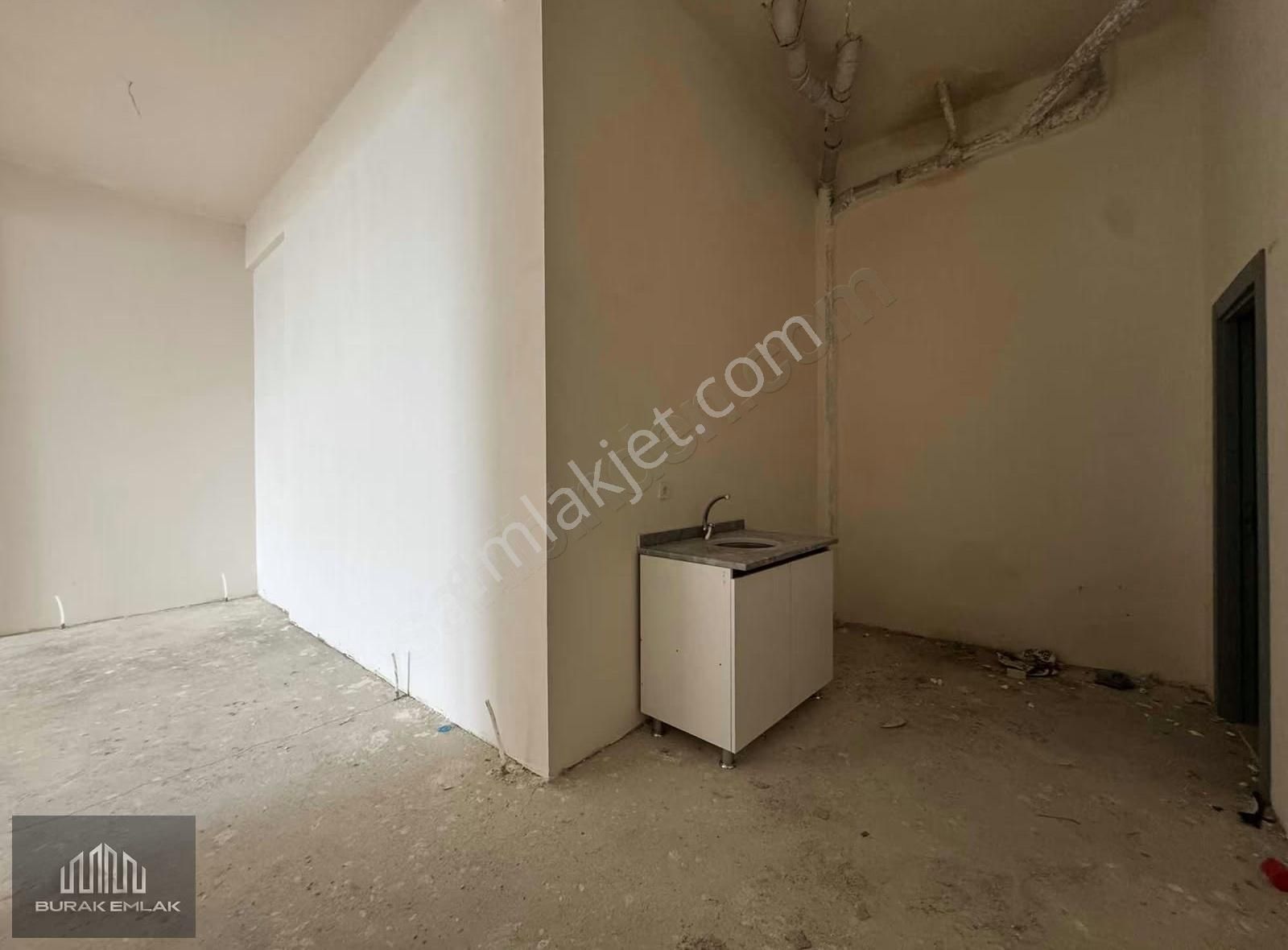 Burak'tan Beylerbeyi Caddesinde 70m2 Kiralık Dükkan - Görsel 2