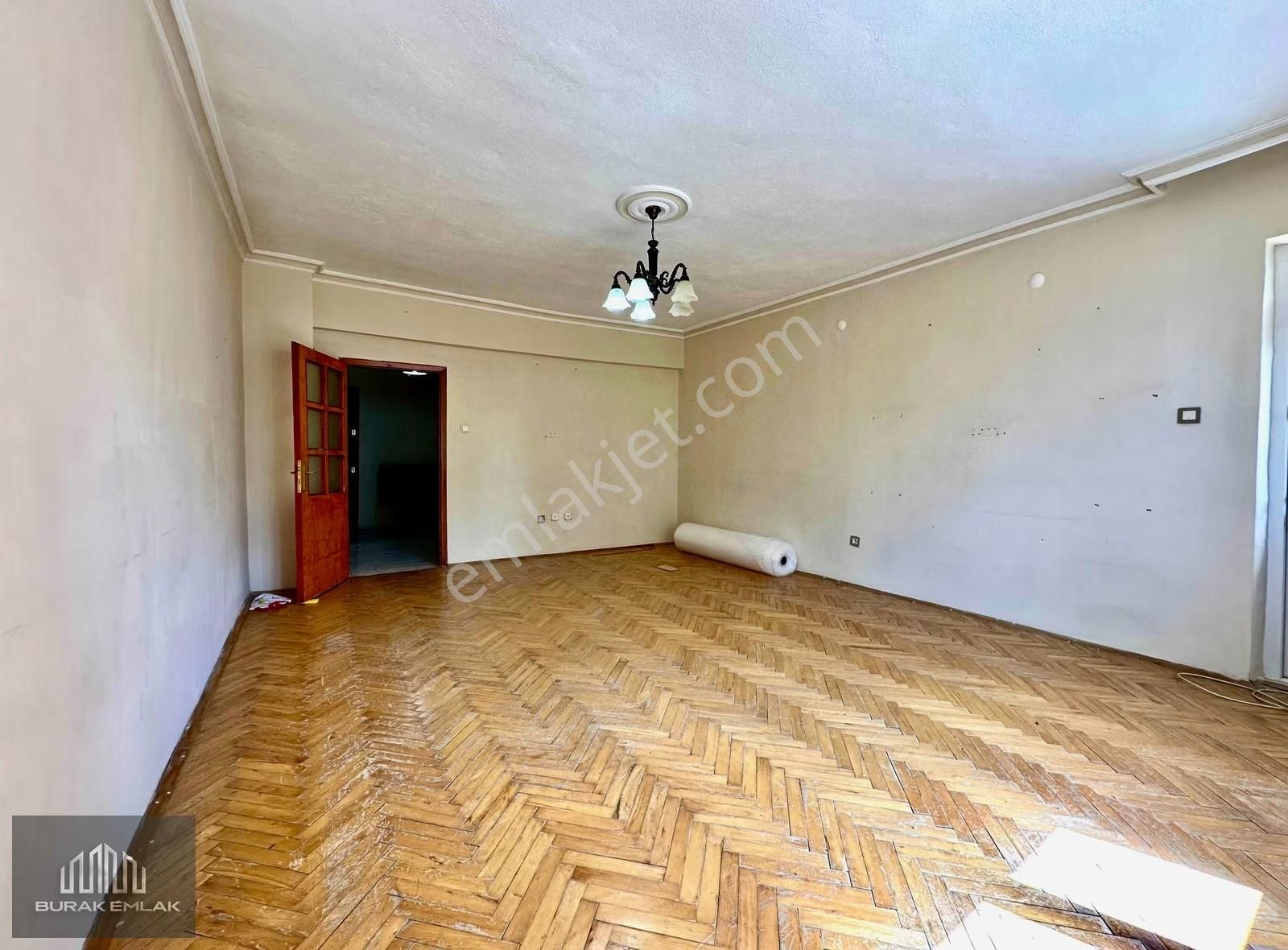 Burak'tan Site İçi, Asansörlü E.banyolu, 135m2 Ara Kat 3+1 Güney - Görsel 7