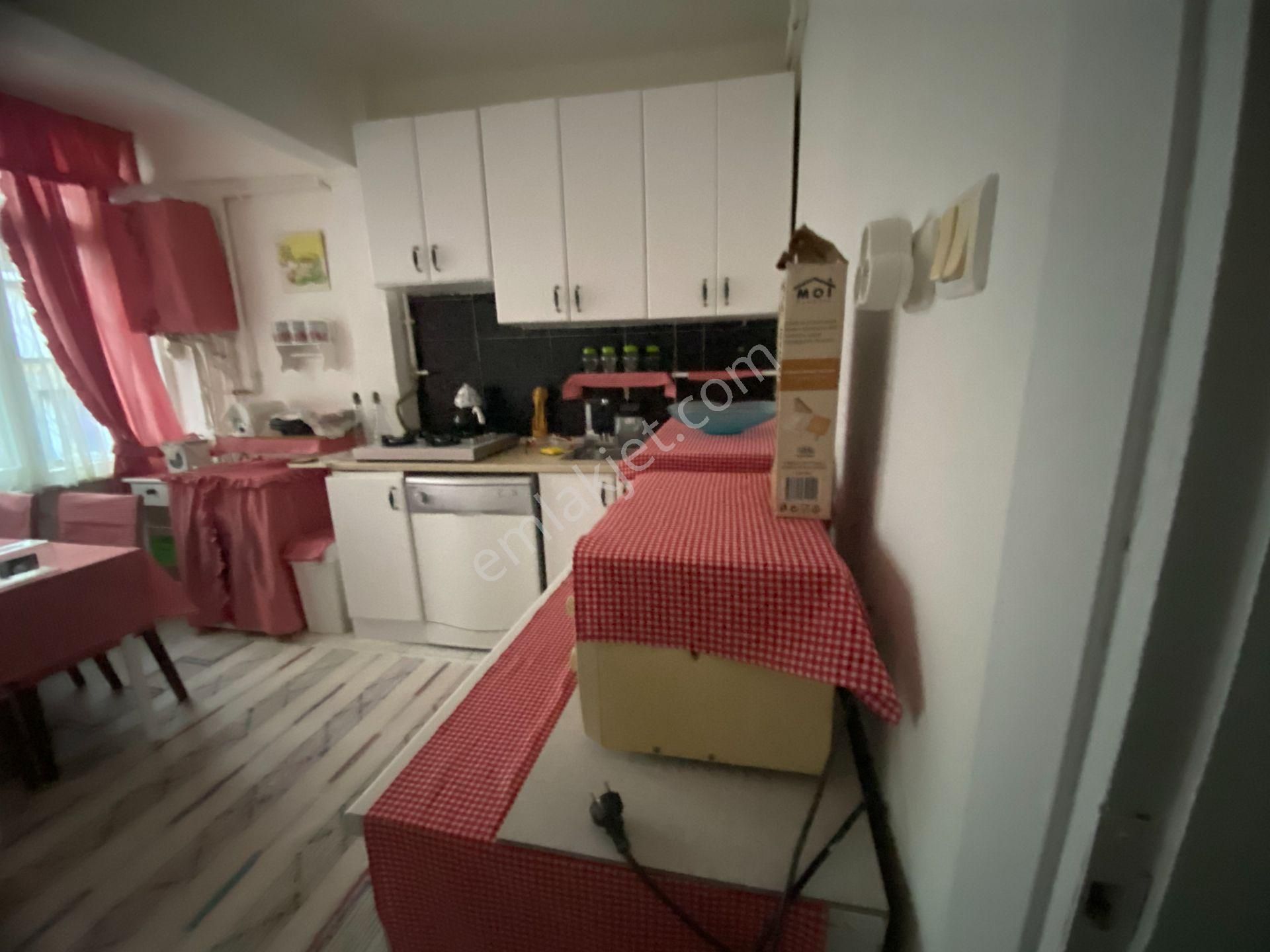 Destan-064-k.m.paşa-samatya-iyi-mevkide-2-oda-1-salon-90m2-full-eşya-orta-2.kat-kombi-yeni-boya - Görsel 5