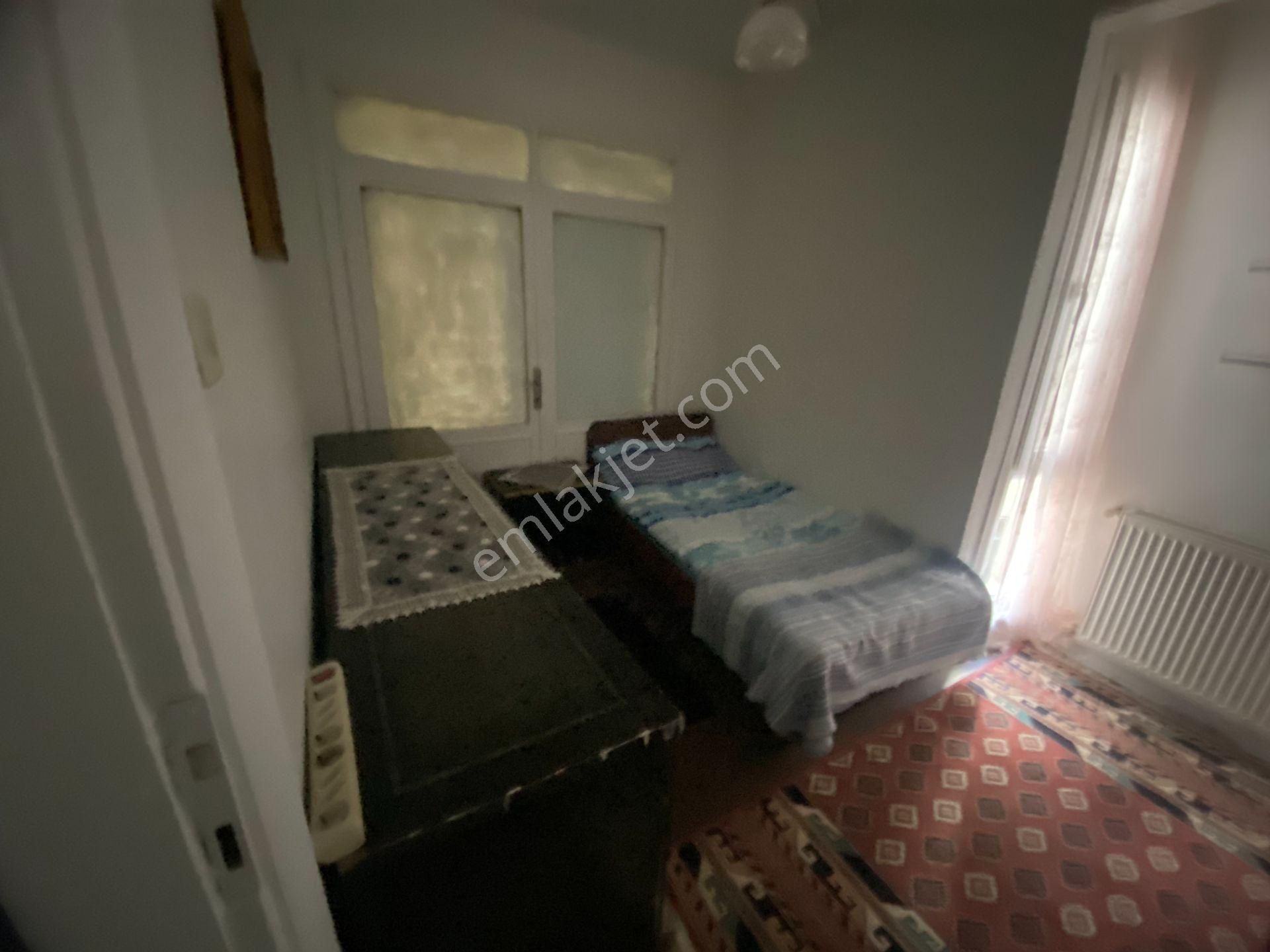 Destan-064-k.m.paşa-samatya-iyi-mevkide-2-oda-1-salon-90m2-full-eşya-orta-2.kat-kombi-yeni-boya - Görsel 12