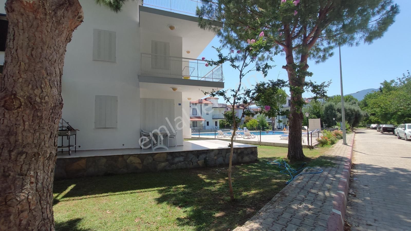 Kuşadası Davutlar Sahilinde Satılık Yazlık