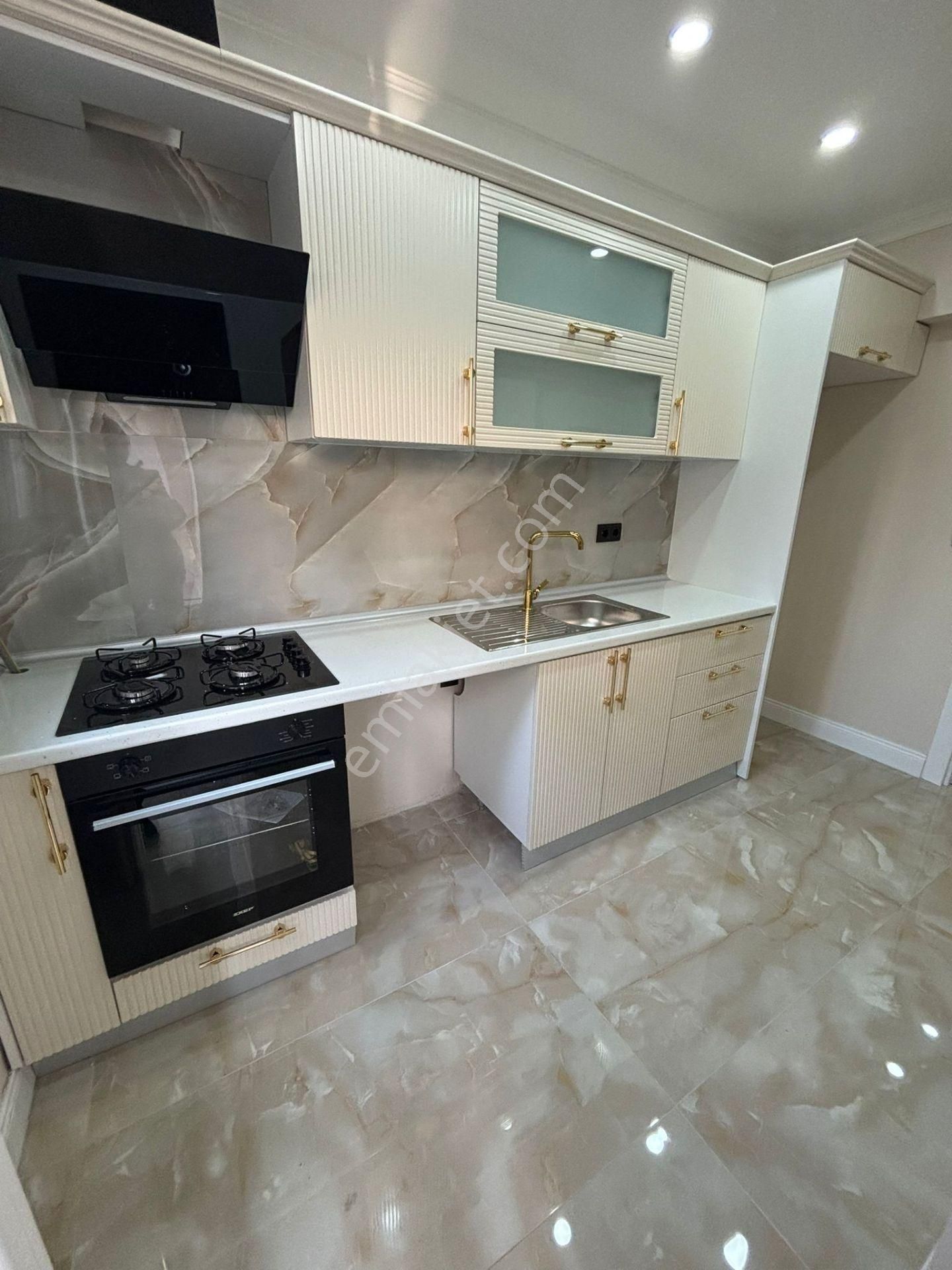 Kaçmaz'dan İdeltepe'de Geniş Arsalı Site İçinde Lüks Yapılı 3+1 - Görsel 18