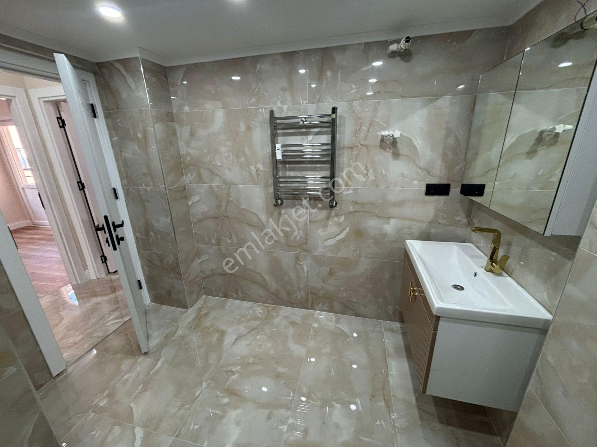 Kaçmaz'dan İdeltepe'de Geniş Arsalı Site İçinde Lüks Yapılı 3+1 - Görsel 5