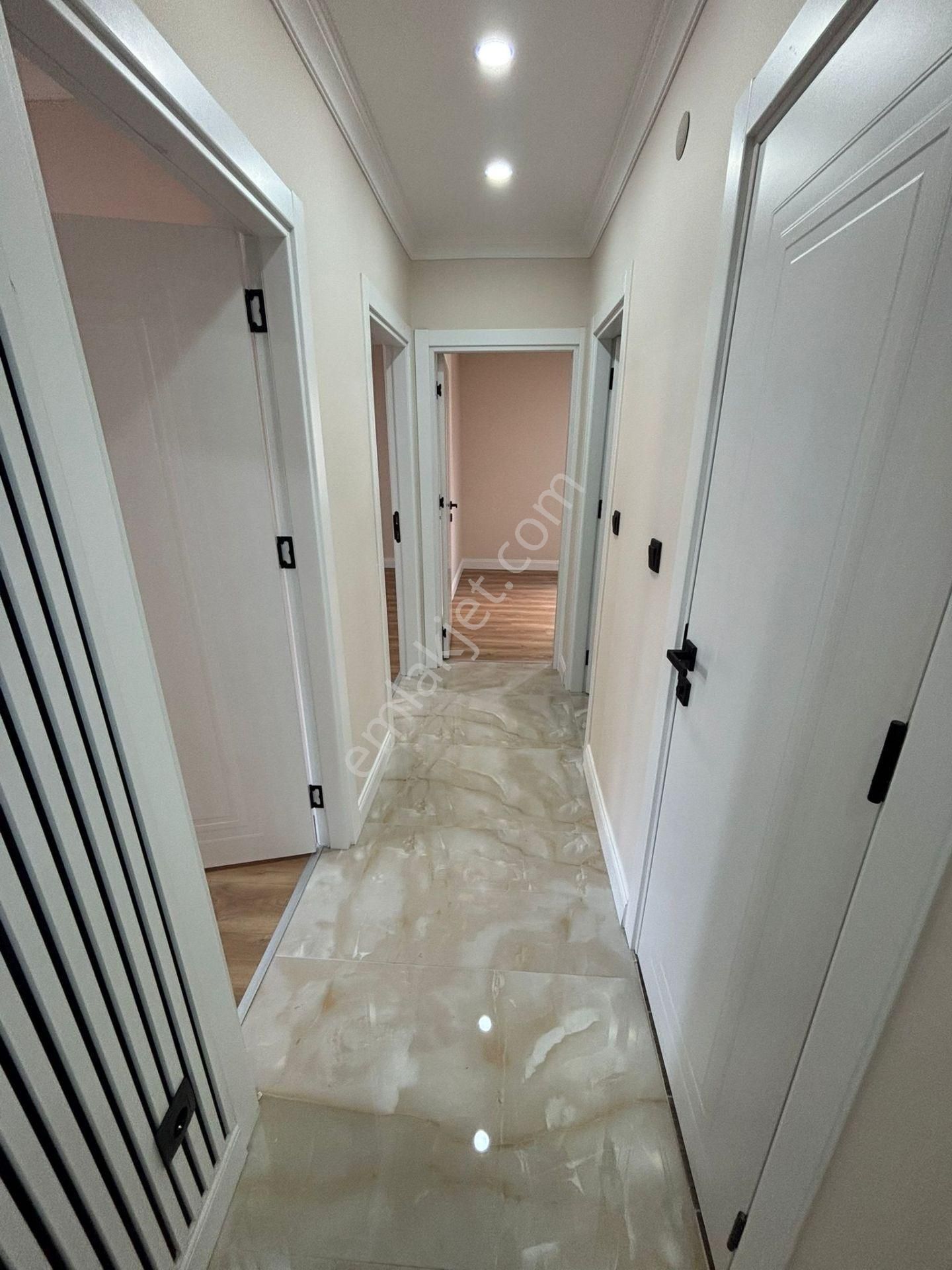 Kaçmaz'dan İdeltepe'de Geniş Arsalı Site İçinde Lüks Yapılı 3+1 - Görsel 32