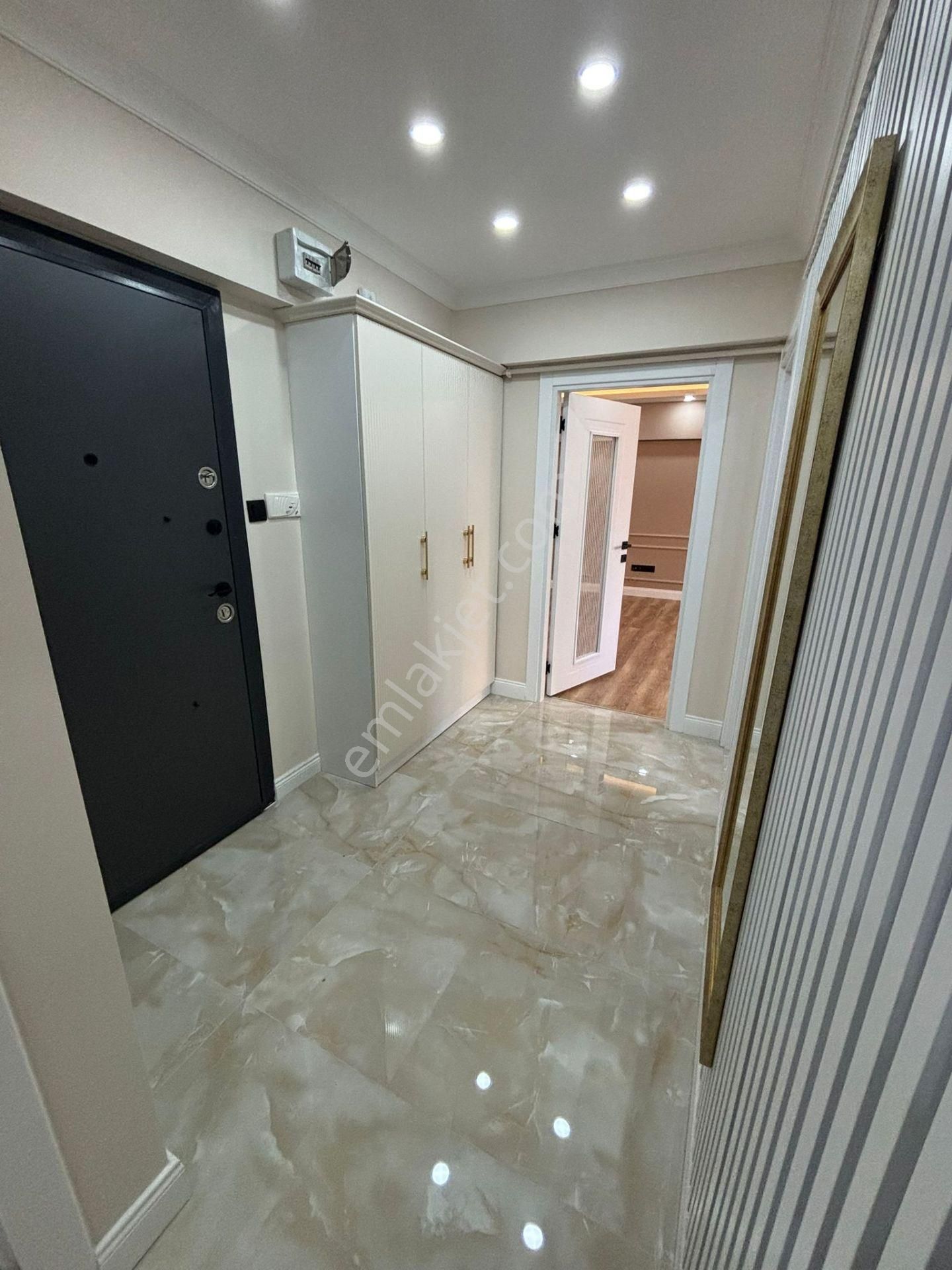 Kaçmaz'dan İdeltepe'de Geniş Arsalı Site İçinde Lüks Yapılı 3+1 - Görsel 16