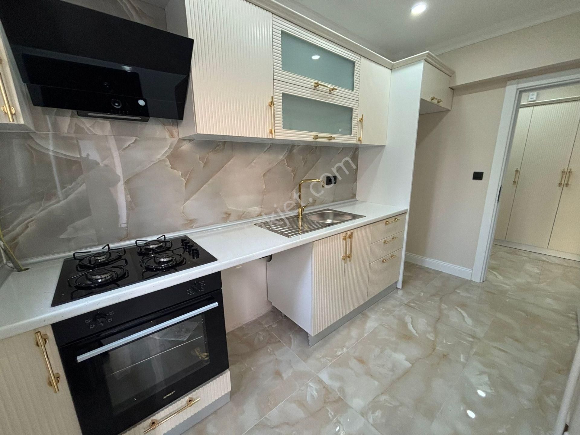 Kaçmaz'dan İdeltepe'de Geniş Arsalı Site İçinde Lüks Yapılı 3+1 - Görsel 13