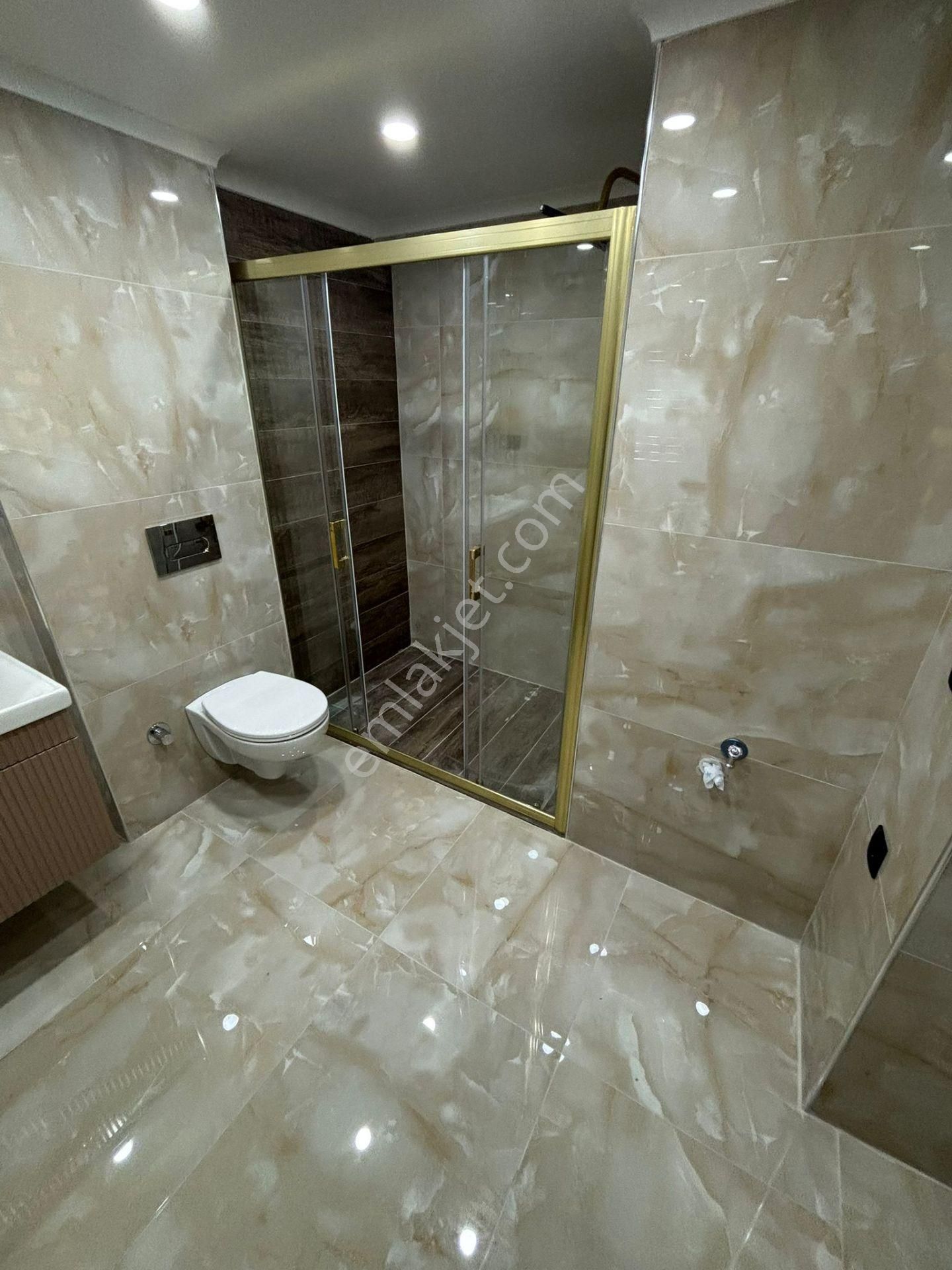 Kaçmaz'dan İdeltepe'de Geniş Arsalı Site İçinde Lüks Yapılı 3+1 - Görsel 17