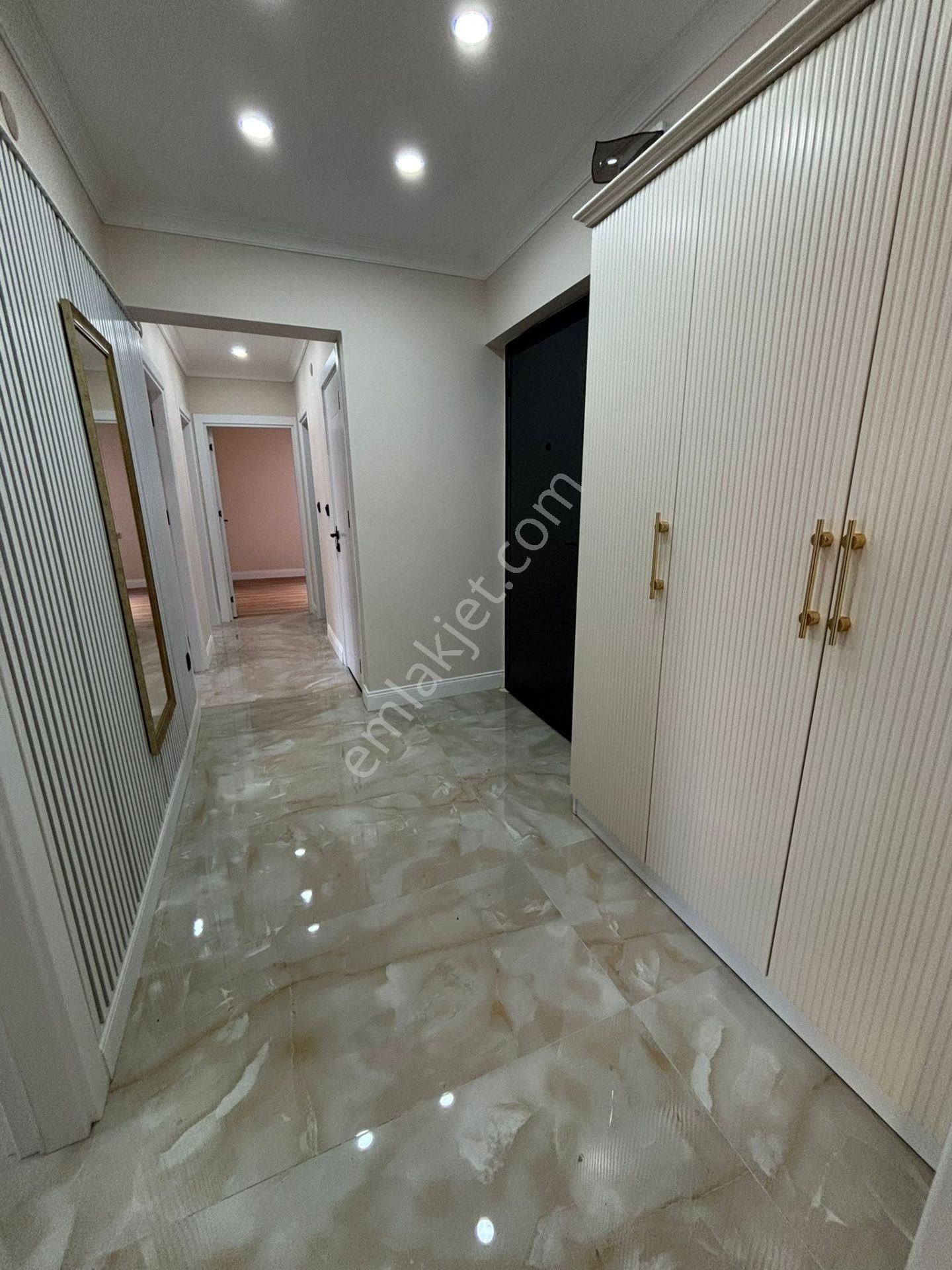 Kaçmaz'dan İdeltepe'de Geniş Arsalı Site İçinde Lüks Yapılı 3+1 - Görsel 7