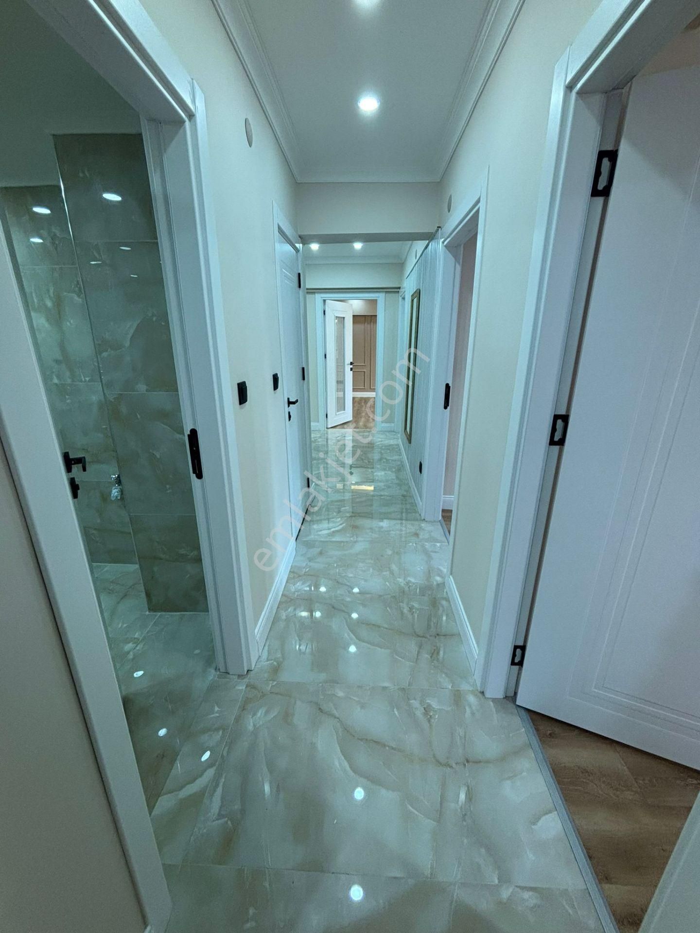 Kaçmaz'dan İdeltepe'de Geniş Arsalı Site İçinde Lüks Yapılı 3+1 - Görsel 11