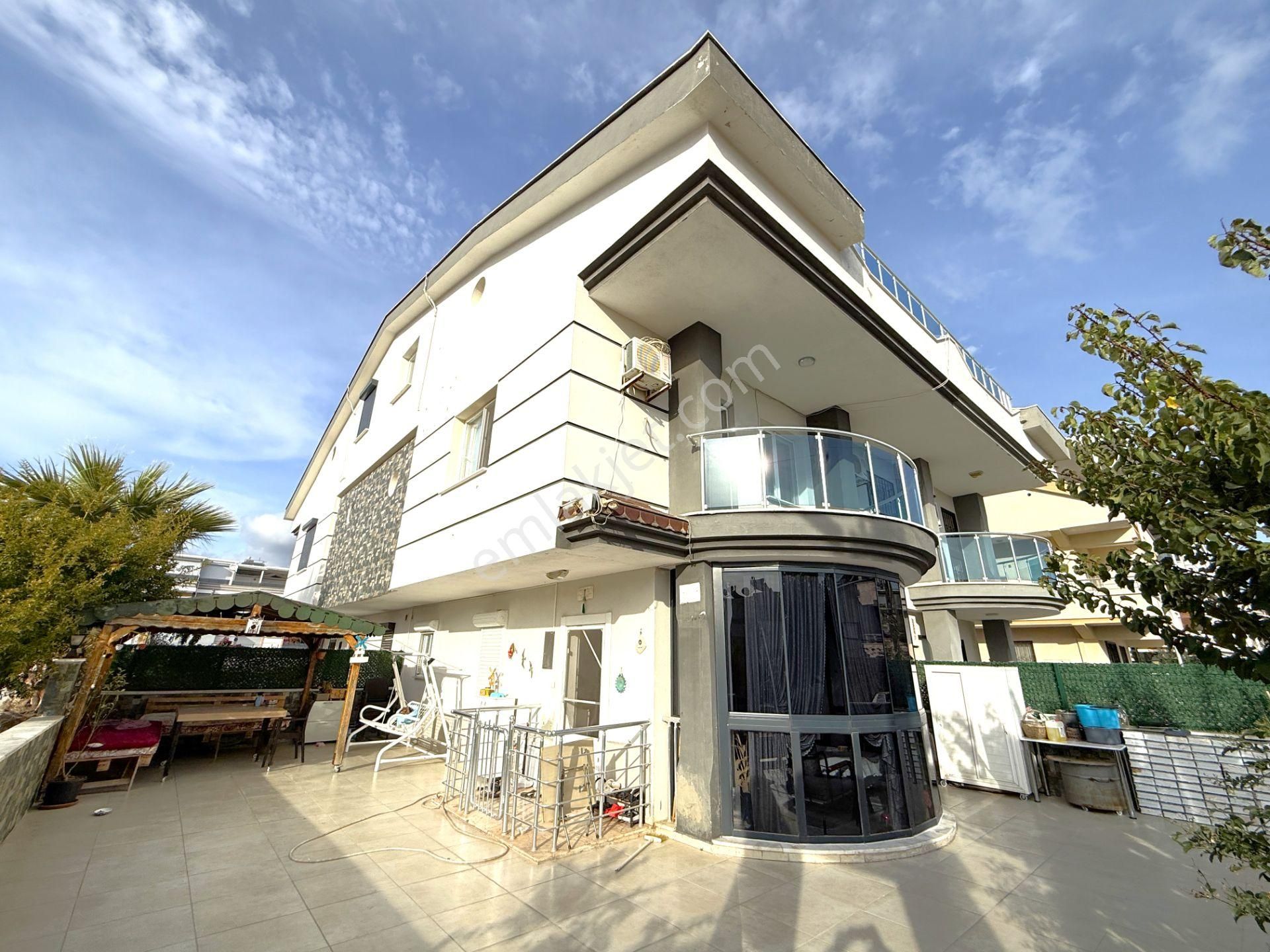 Didim Efeler'de Mini Carrefour Arkası Köşebaşı 3+1 Havuzlu Villa