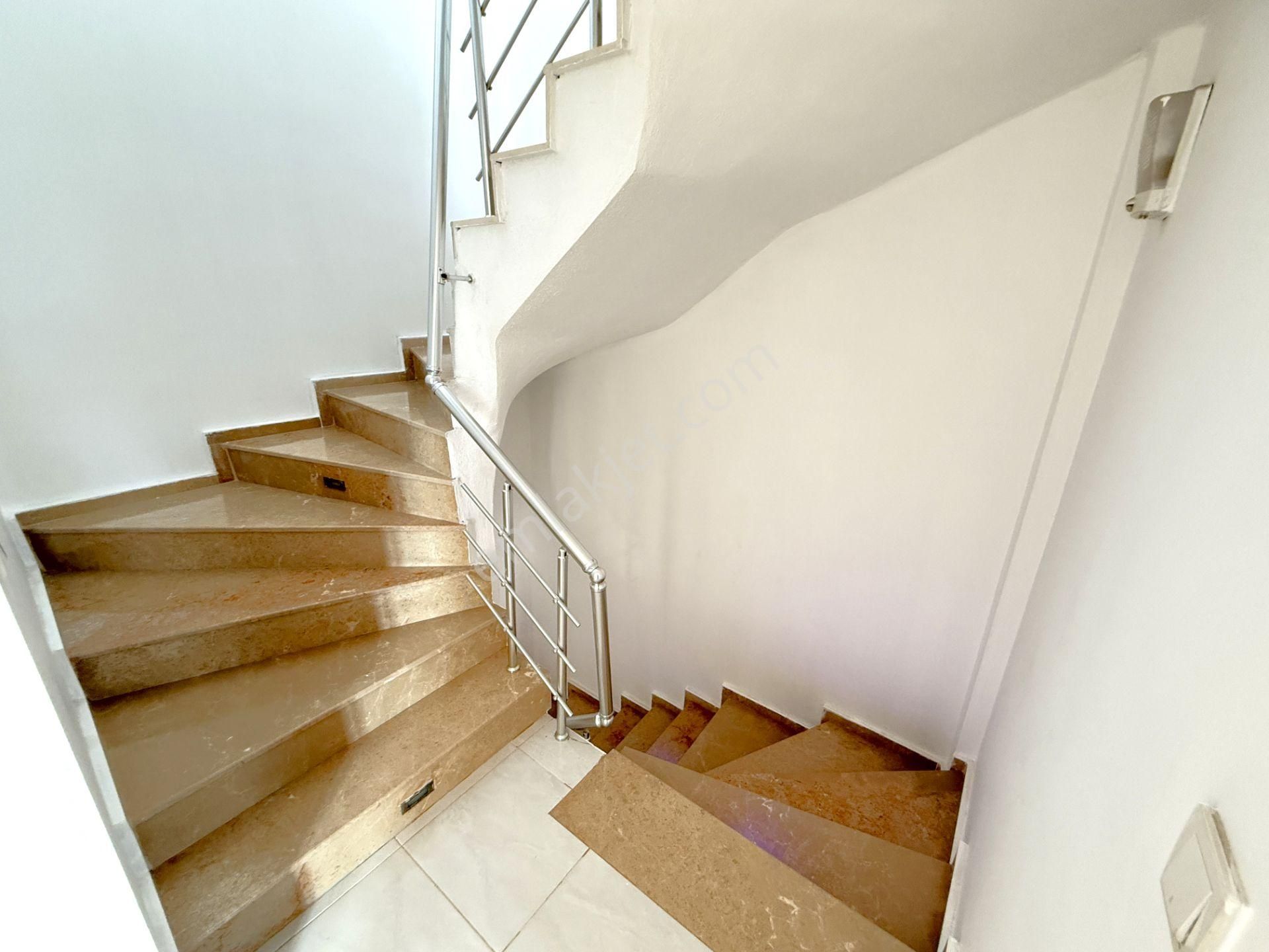 Didim Efeler'de Mini Carrefour Arkası Köşebaşı 3+1 Havuzlu Villa - Görsel 16