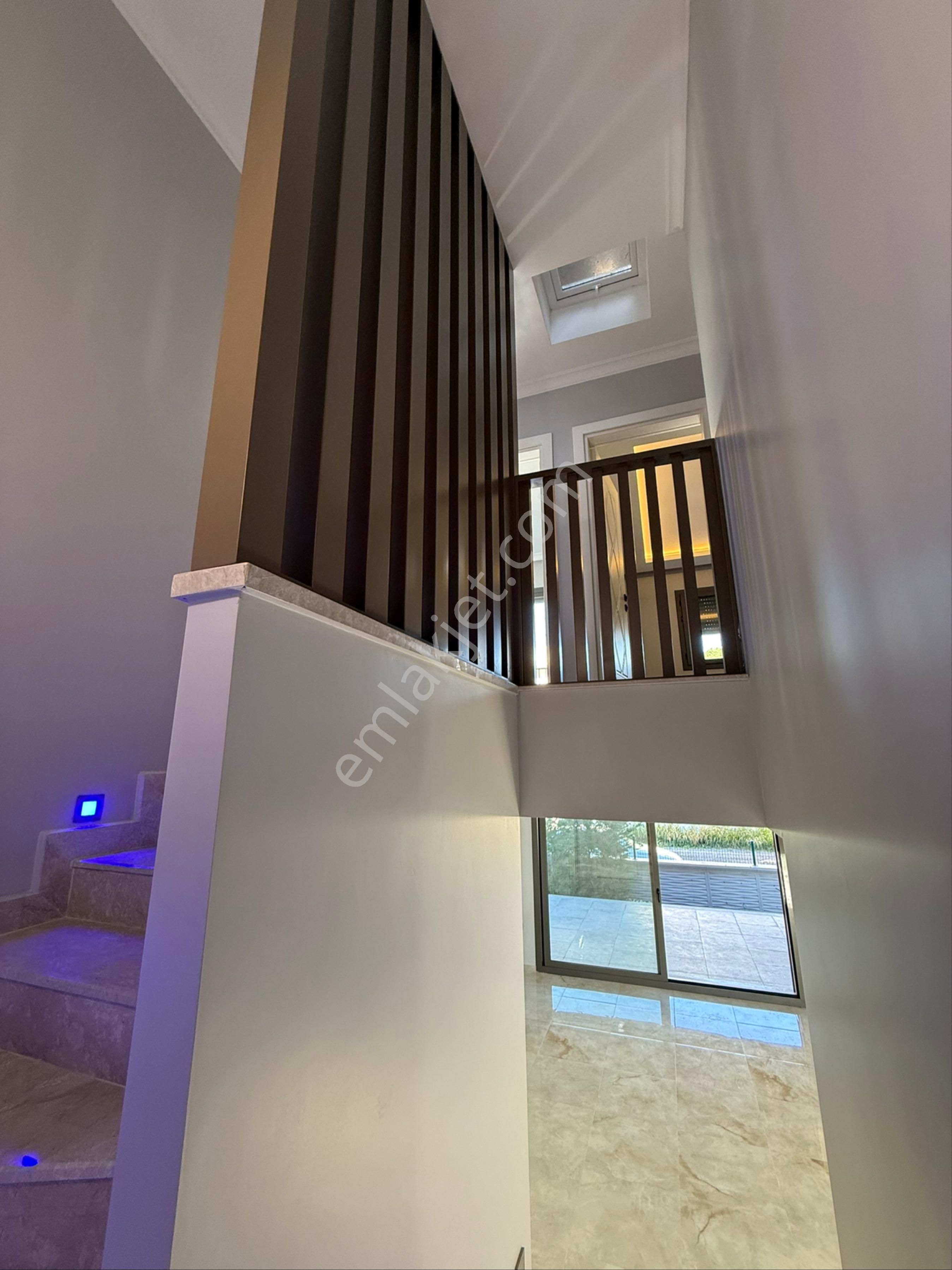 Kuşadası'nda Satılık Tek Müstakil Triplex Villa - Görsel 18