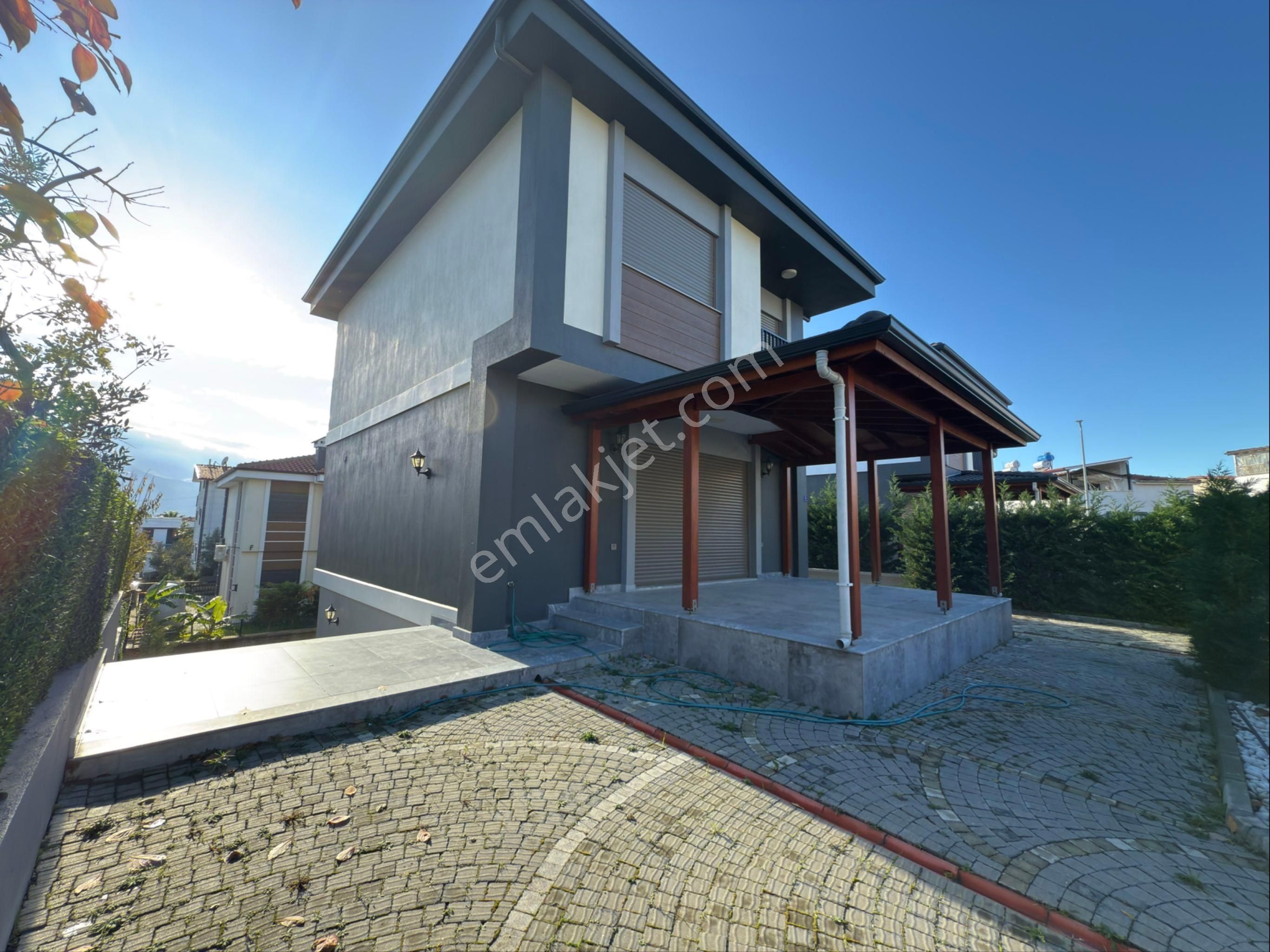 Kuşadası'nda Satılık Tek Müstakil Triplex Villa - Görsel 2