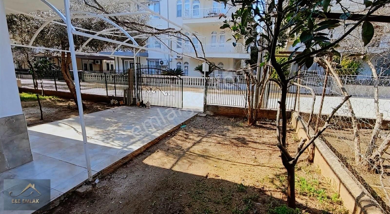 420 Favoriye Beyaz Evler Sitesinde Havuzlu 5+2 Tripleks Villa! - Görsel 13